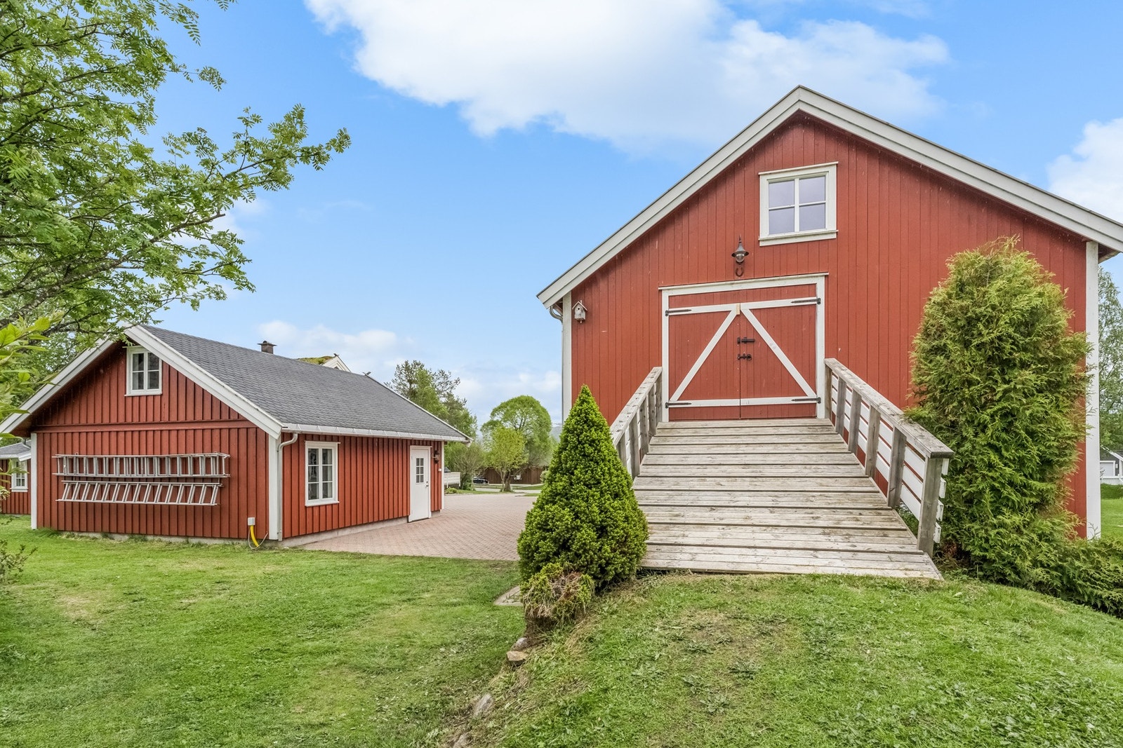 Låven fra 1903 er betydelig oppgradert og isolert, med nytt betonggulv og forsterket tak. Galleribilde