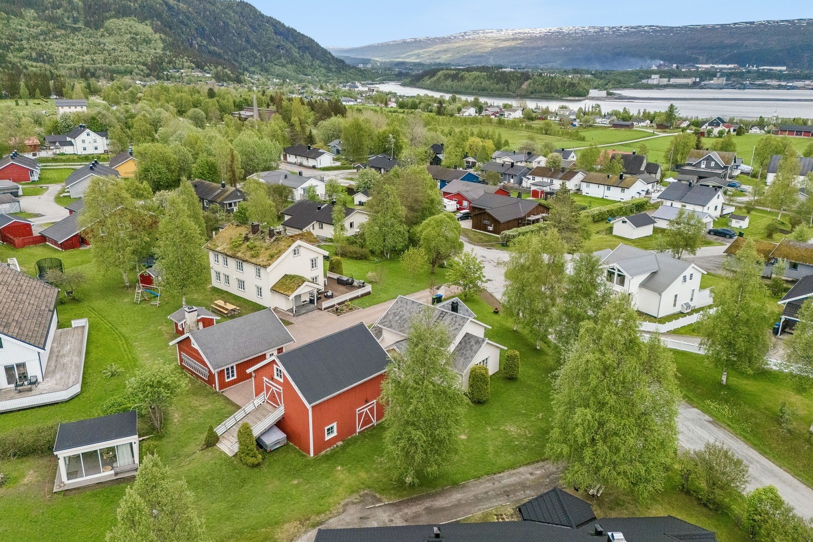 Den innholdsrike eiendommen har en kombinasjon av historisk sus og moderne kvaliteter. Galleribilde