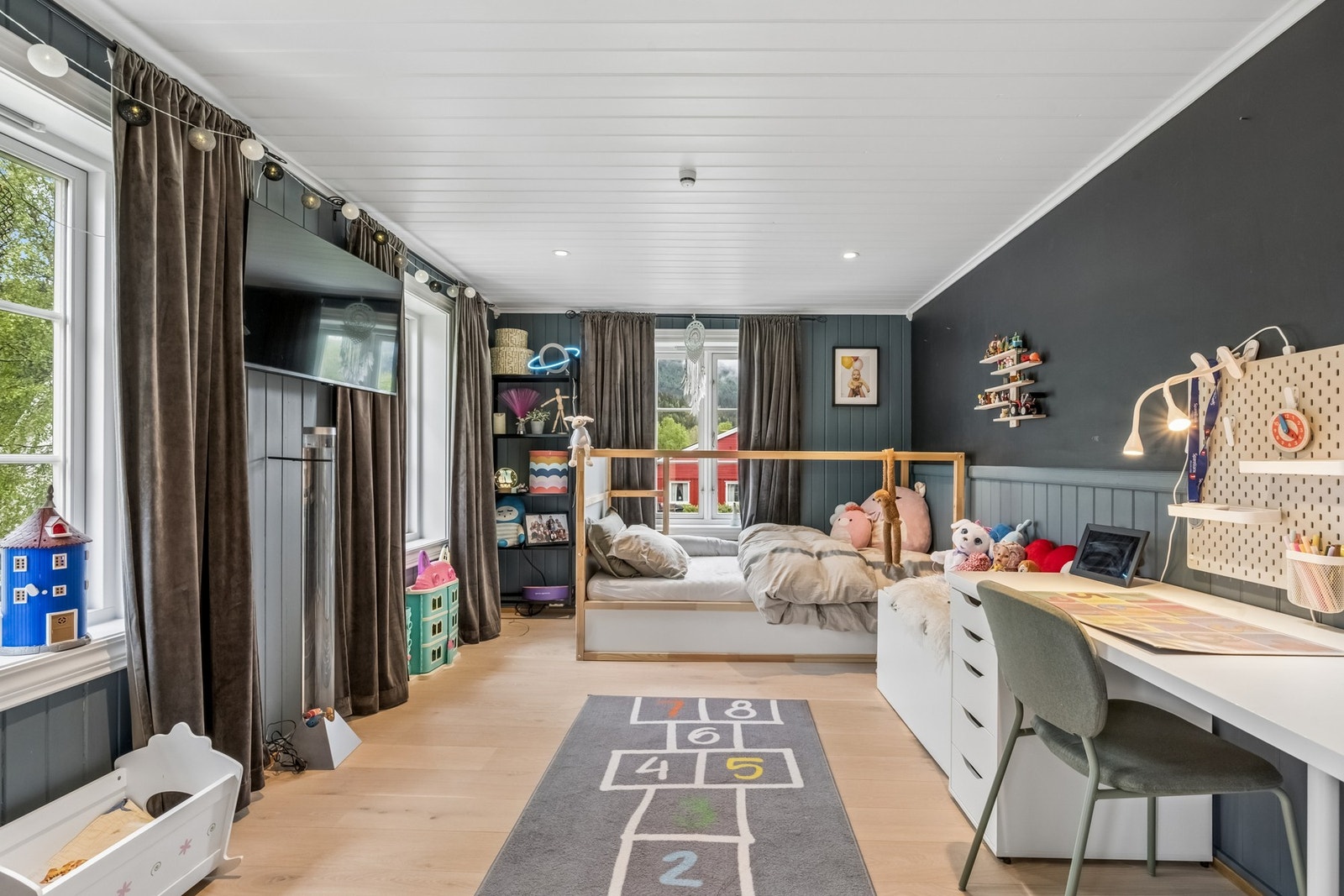 Soverommet mot nord er utstyrt med varmefolie i gulvet. Galleribilde