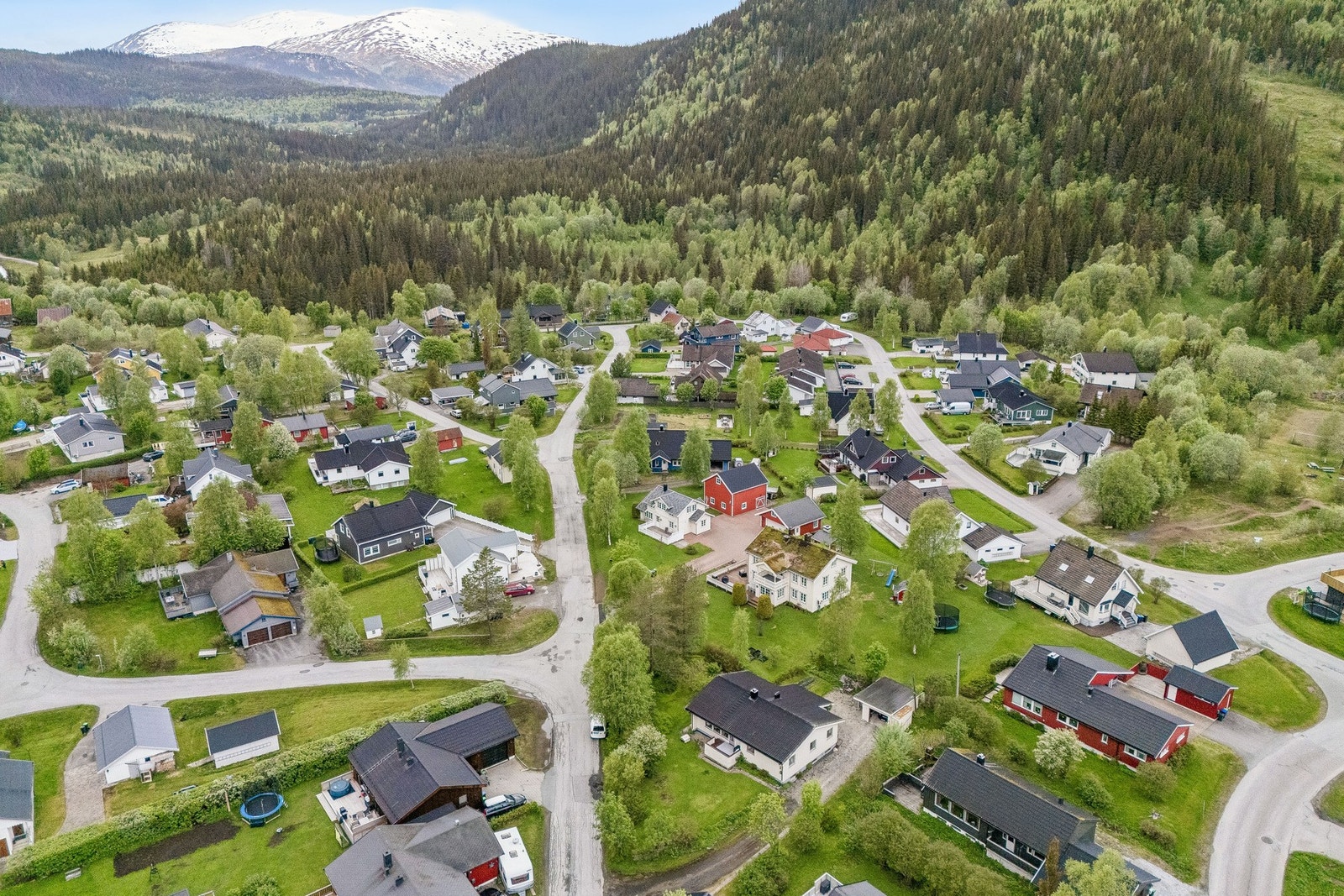 Området har umiddelbar nærhet til skog og mark med gode turmuligheter. Galleribilde