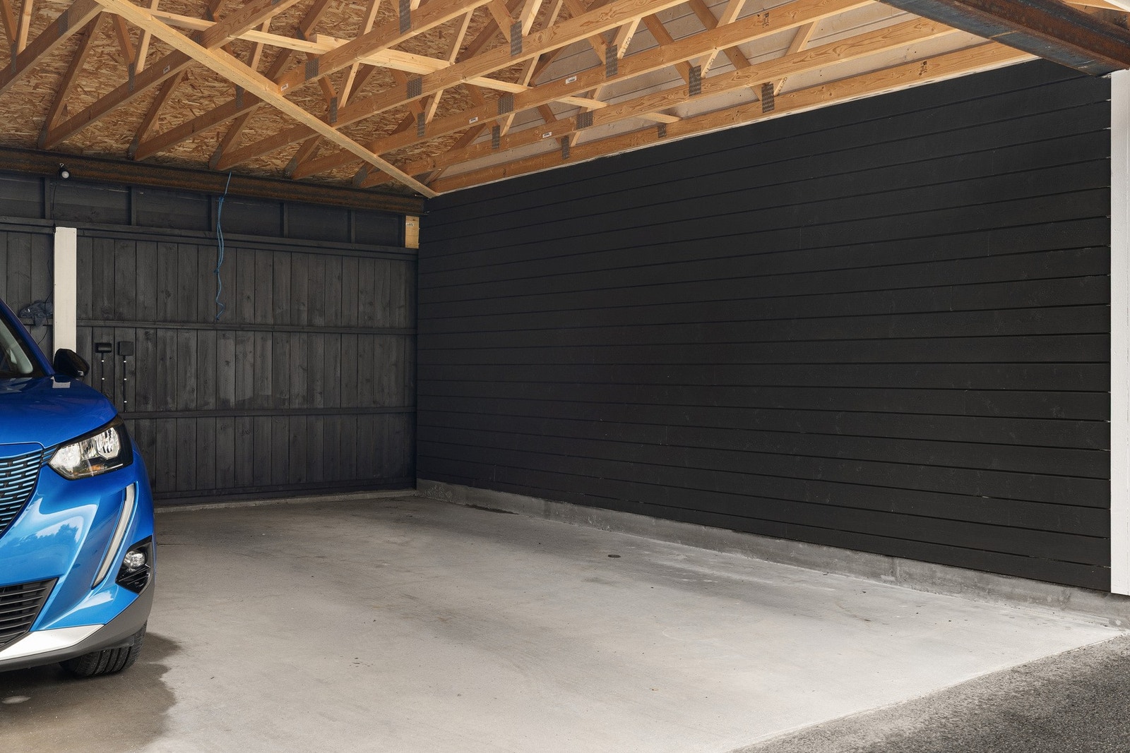 Leiligheten har carport. Videre er det parkeringsmuligheter på sameiets felles tomt Galleribilde