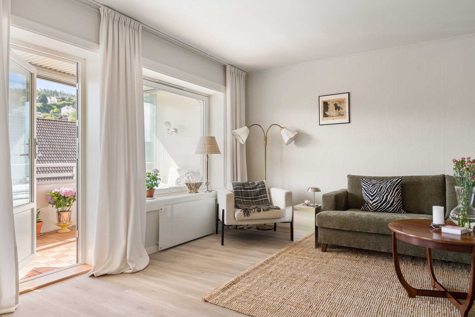 Fra stuen har man utgang til en egen innglasset balkong. Galleribilde
