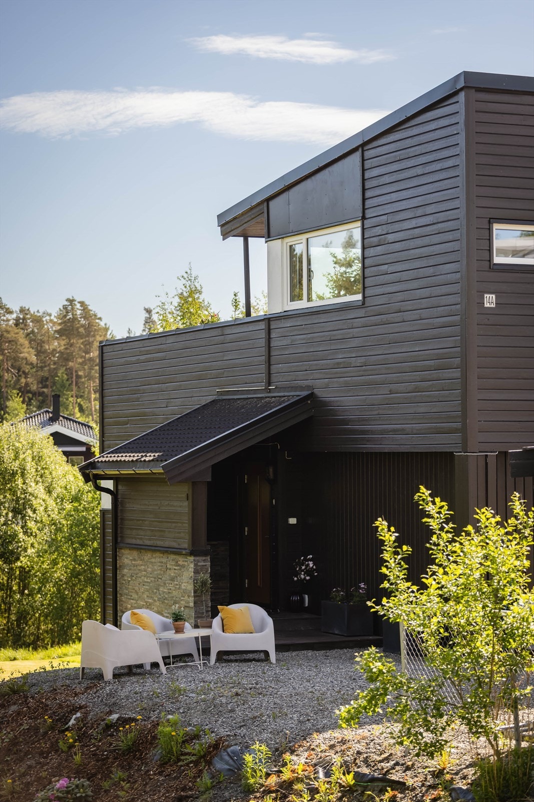 Huset går over 3 plan med hovedinngang i 1. etasje. Galleribilde