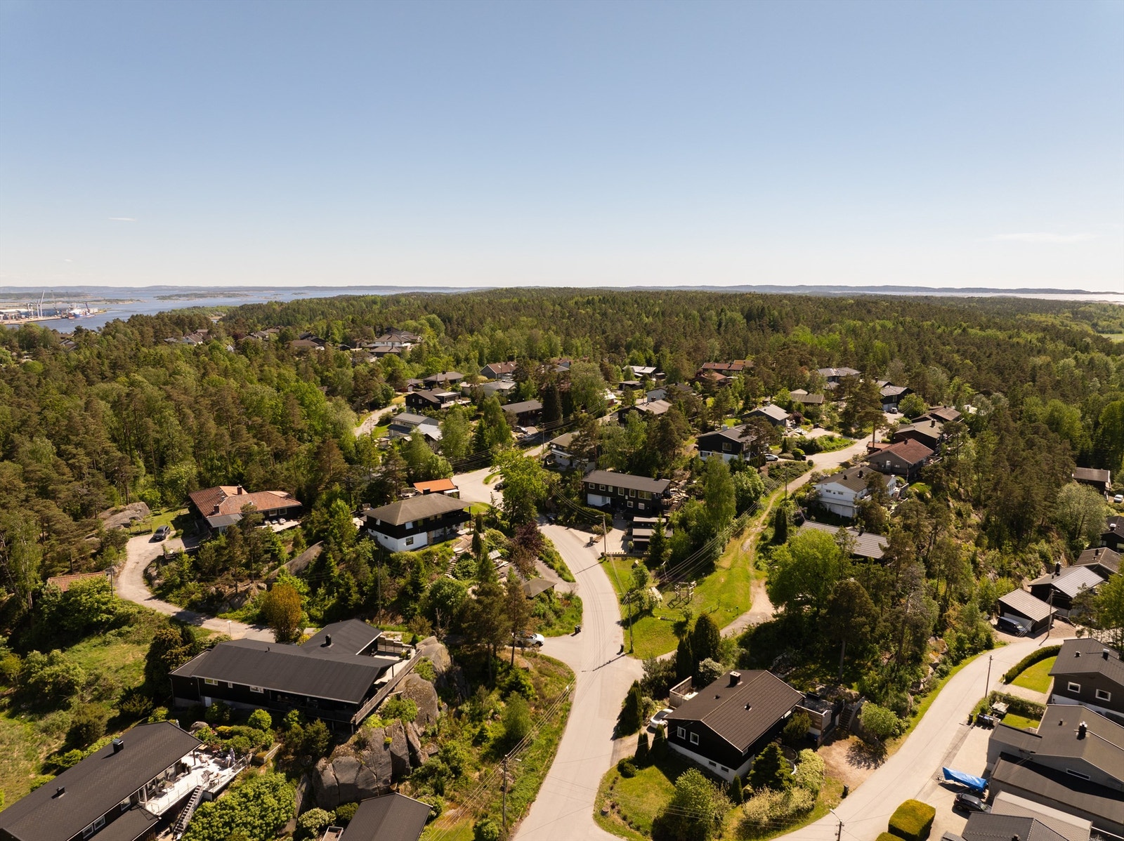 Jaktveien har ingen gjennomgangstrafikk og et svært rolig, barnevennlig miljø. Galleribilde
