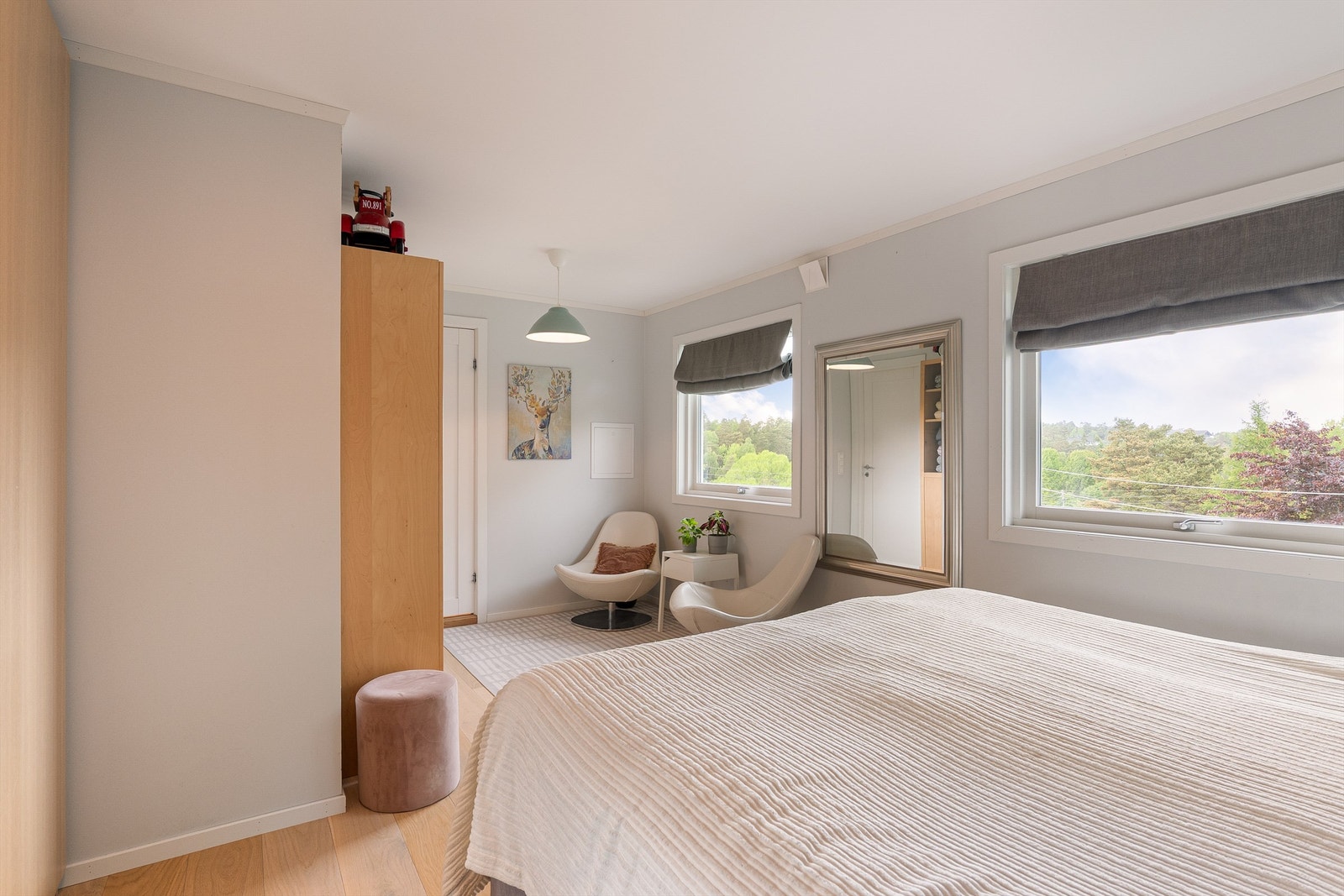 Nytt master bedroom ble etablert i 2018 og er tilknyttet etasjens bad. Galleribilde