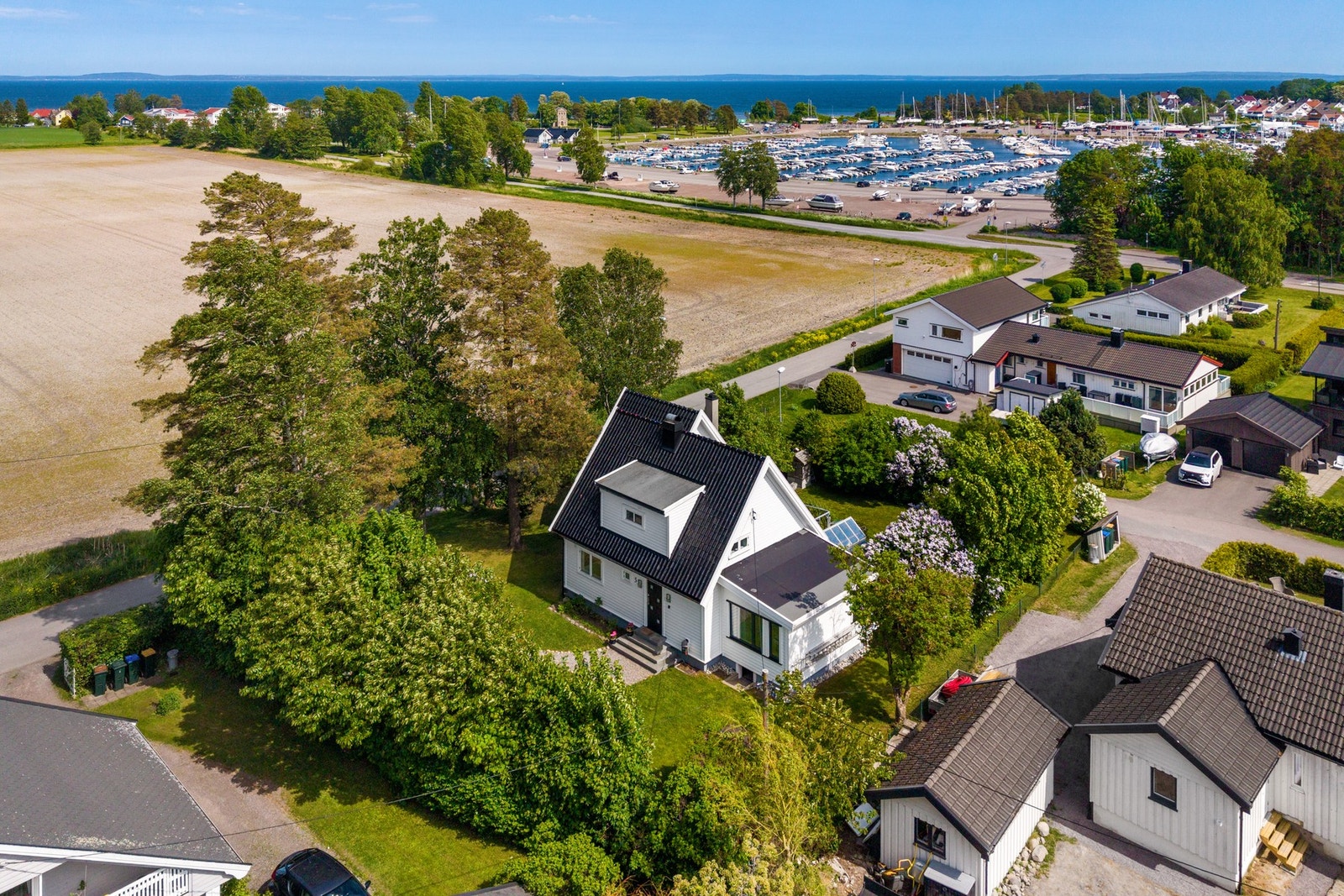 Nydelig og frodig hjørnetomt Galleribilde