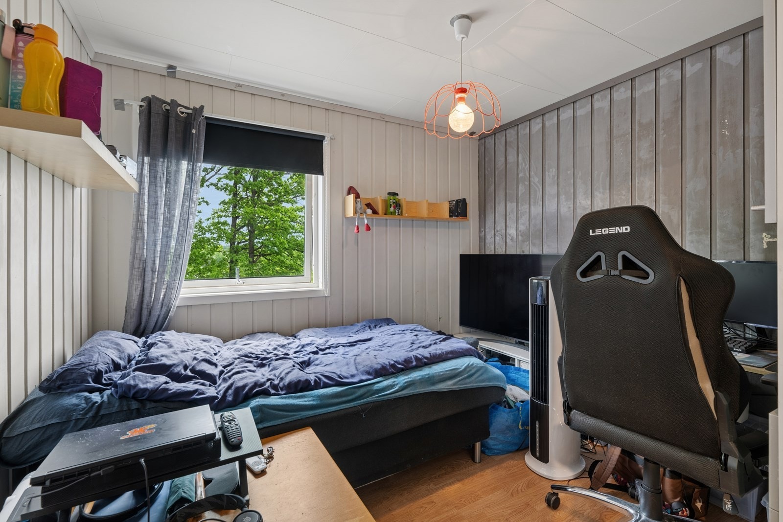 I underetasjen til hoveddelen finnes et soverom, kontor og et praktisk vaskerom. Galleribilde