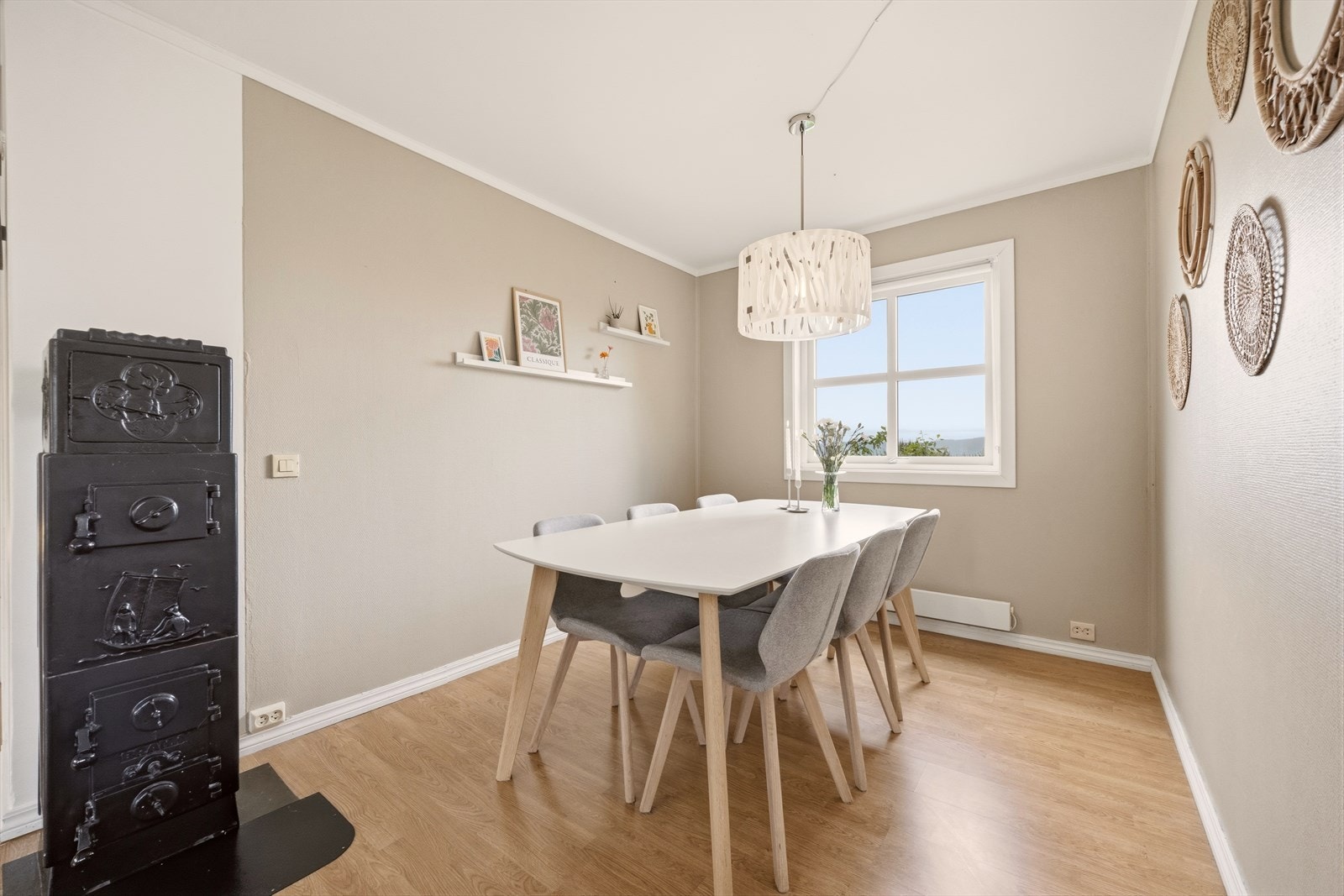 Spisestue med plass for langbord Galleribilde