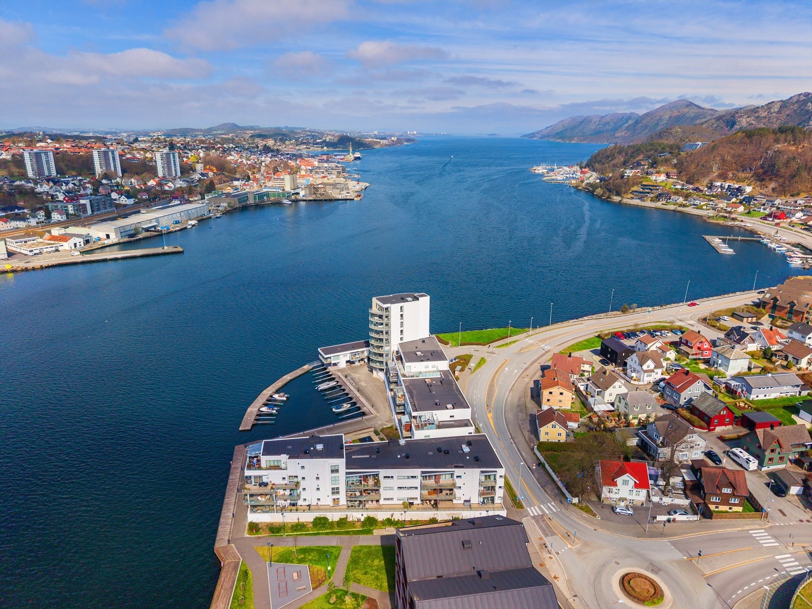 Fra Hanapiren tar det 5 minutter med bil til flere turområder som Dalsnuten, Kubbetjønn og Lifjell for å nevne noen. Galleribilde