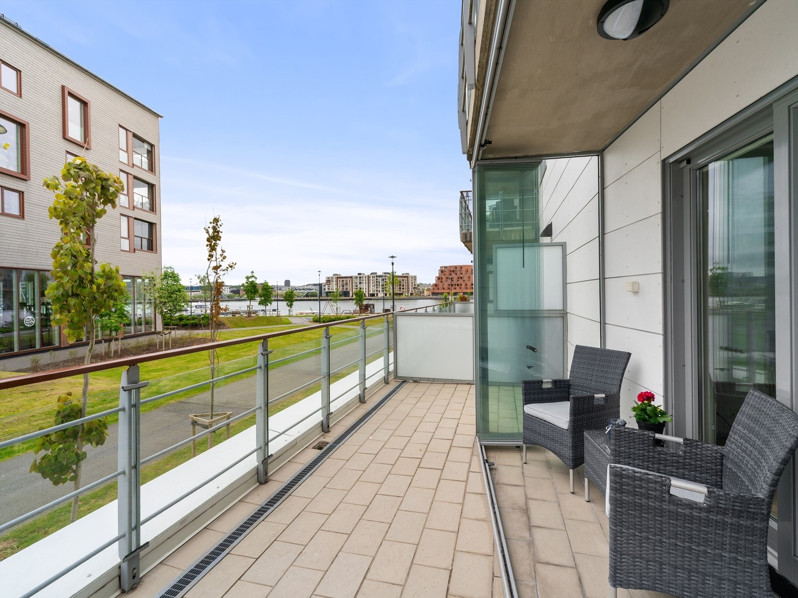 En god mulighet for deg som vil nyte det maritime livet på brygga like utenfor sentrumskjernen. Galleribilde