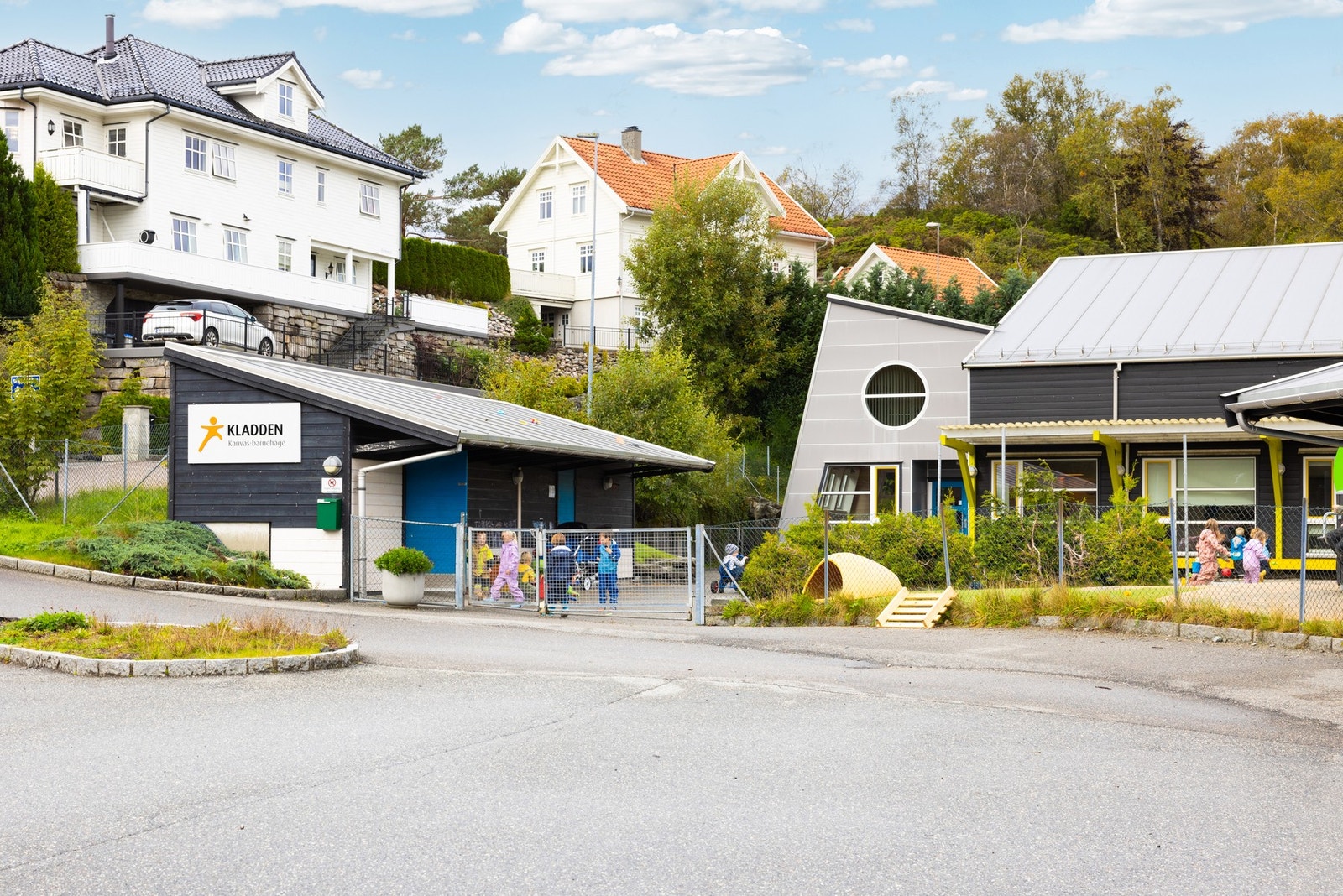 Kun 500 meter til Kladden Kanvas-barnehage. Galleribilde