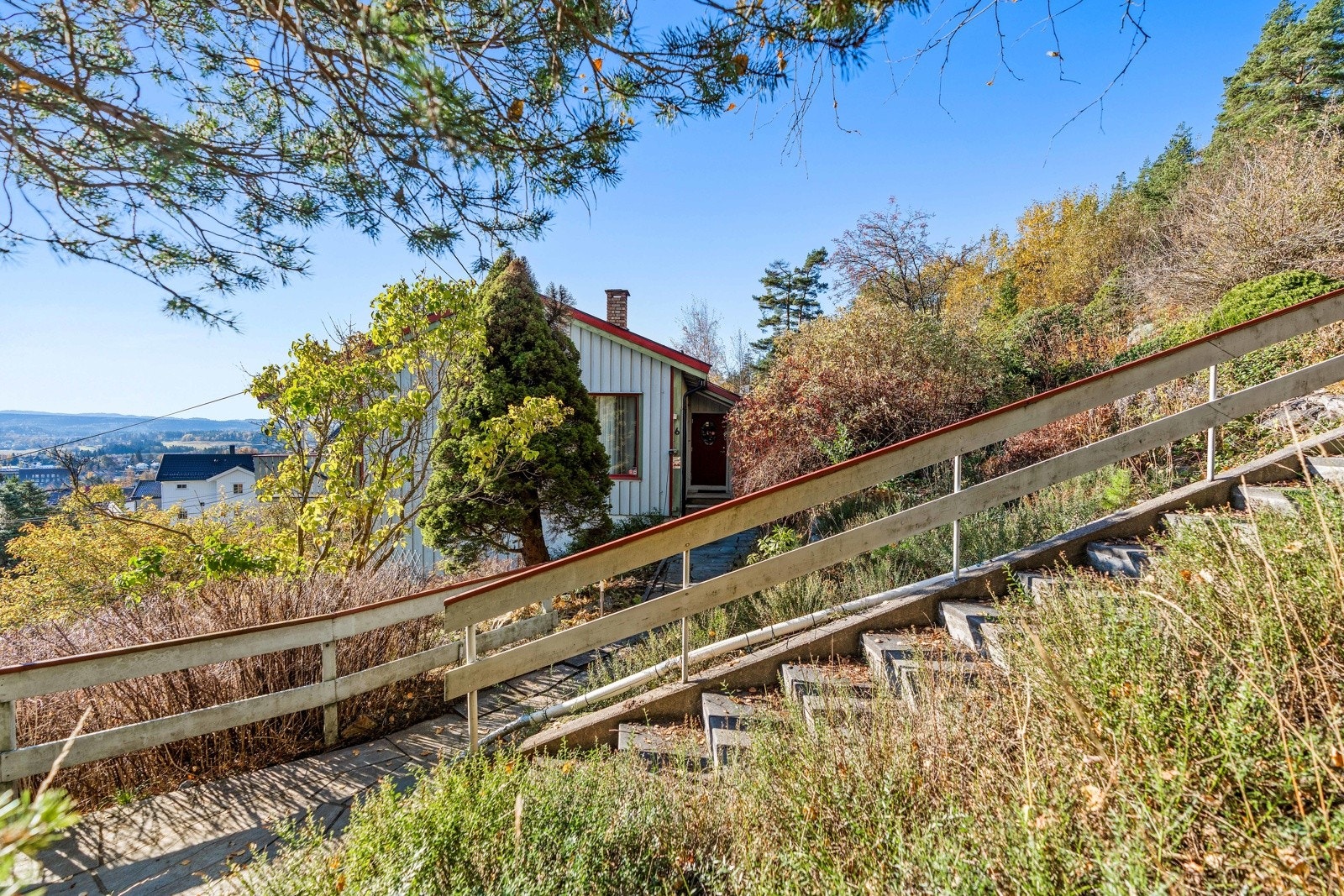 Utvendig trapp som er adkomsten til huset fra veien. Galleribilde