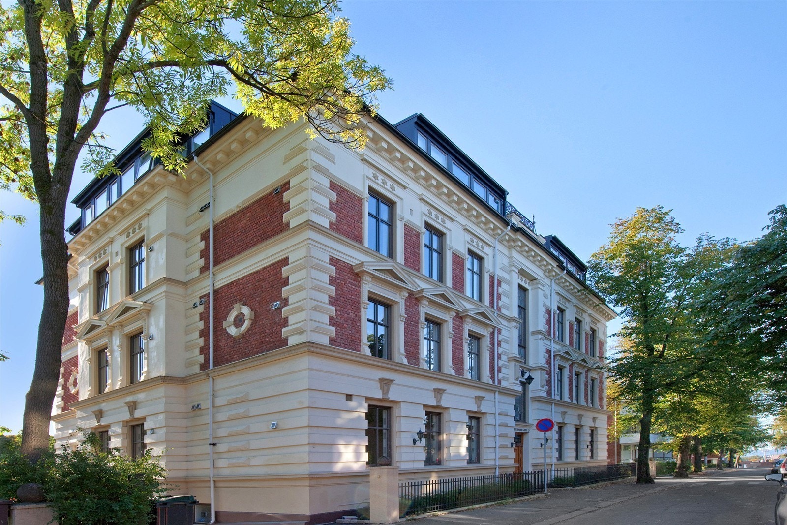 Leiligheten ligger i en klassisk bygård fra 1891 på Bolteløkka. Galleribilde