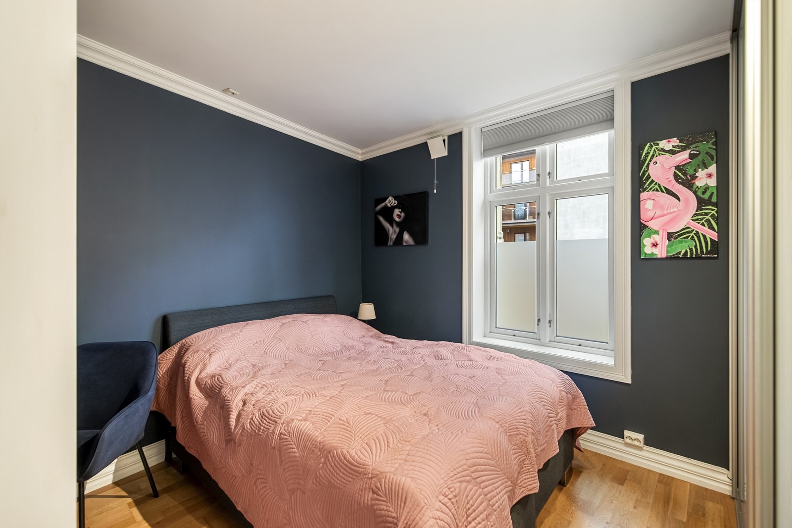 Soverommet ligger vendt ut mot en stille og rolig bakgård Galleribilde