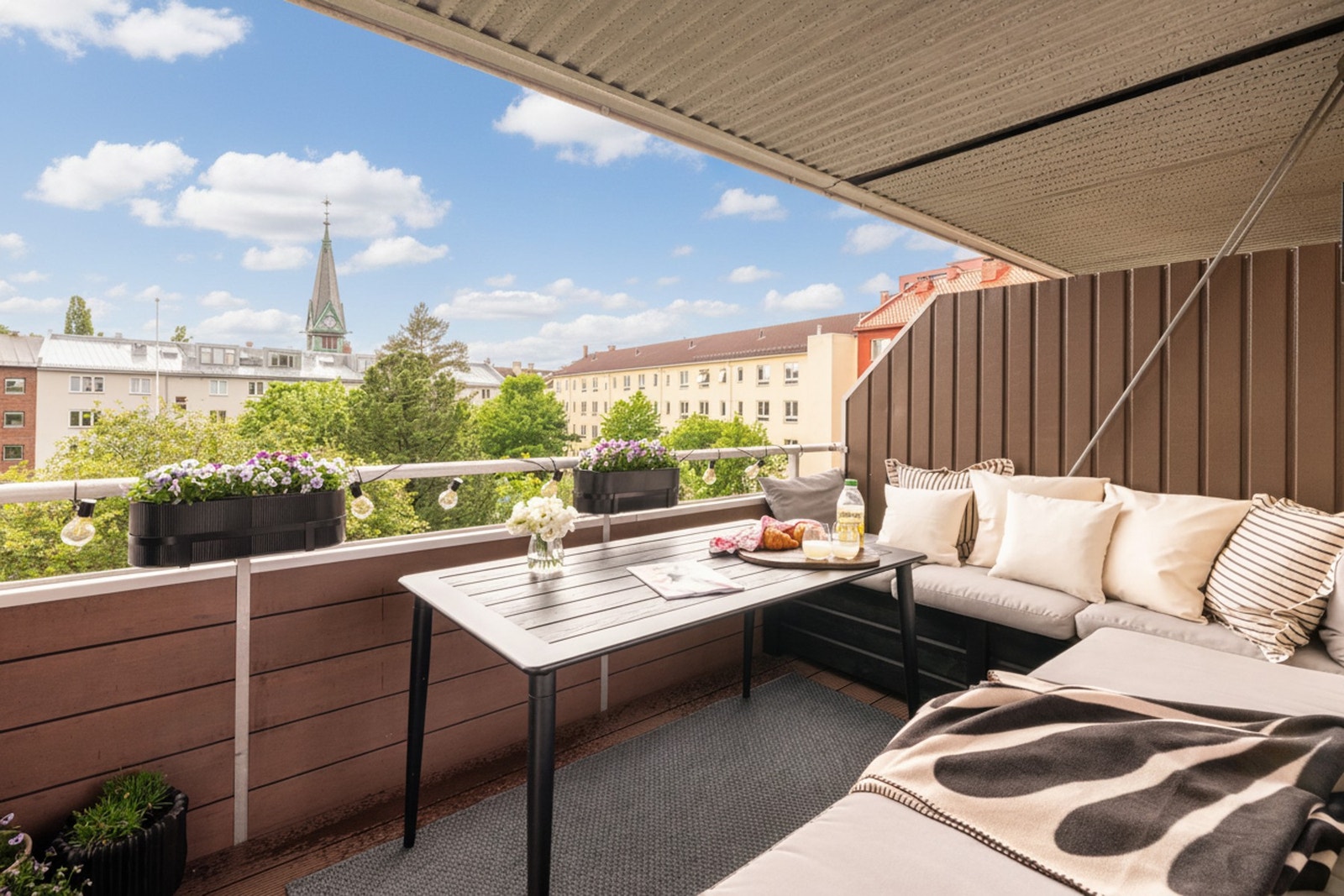 Stor, sydvendt balkong (over 8 m²). Galleribilde