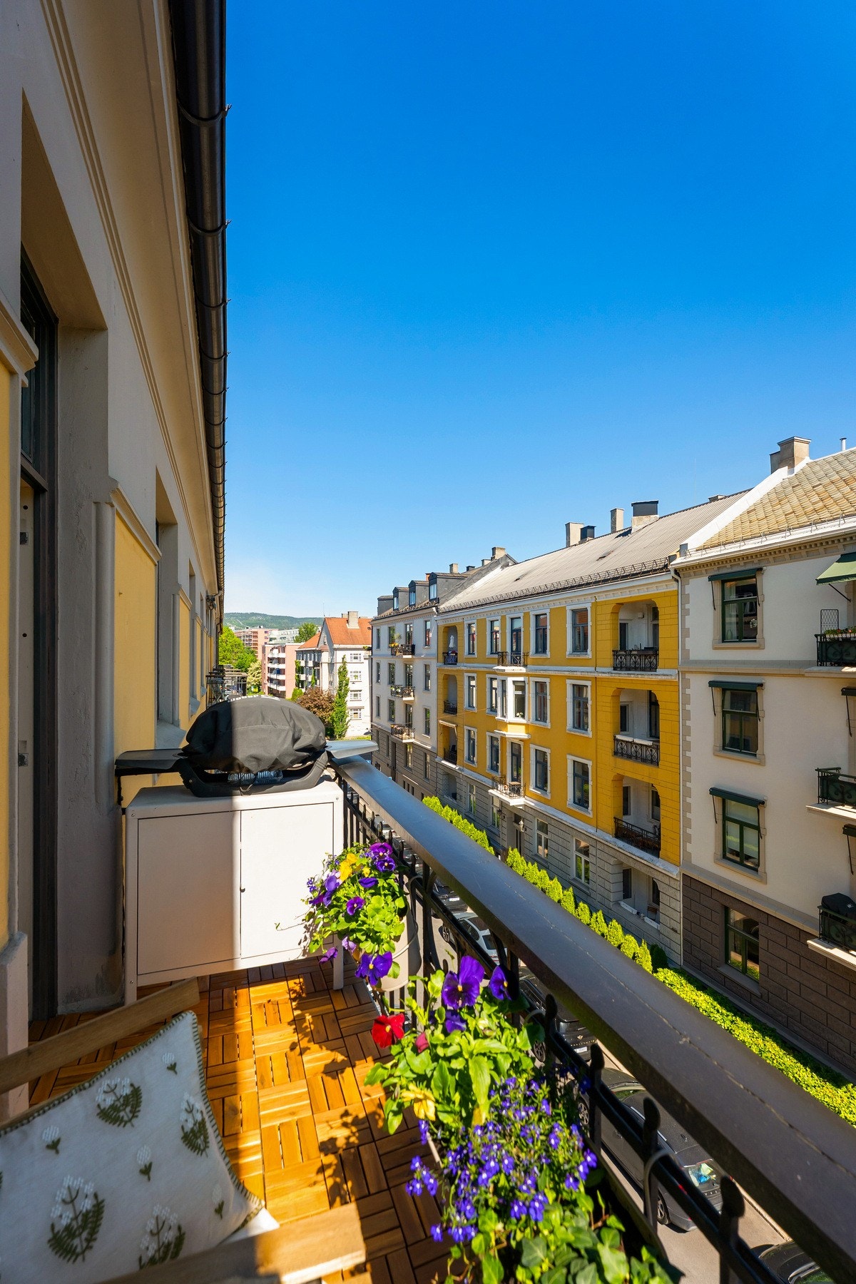 Gulvet er belagt med plastheller. Galleribilde