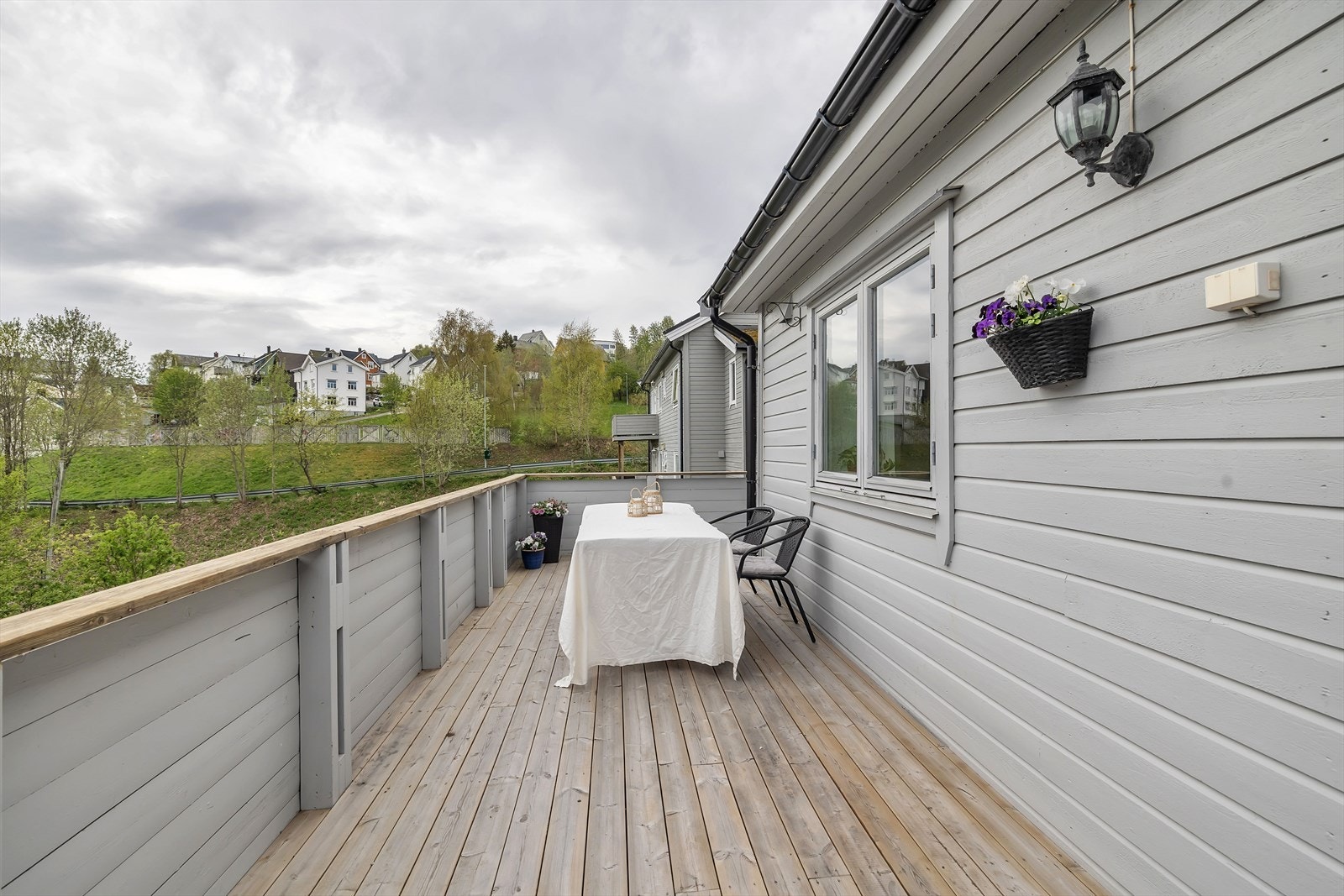 Utsikt mot Skriverplassen fra terrassen Galleribilde