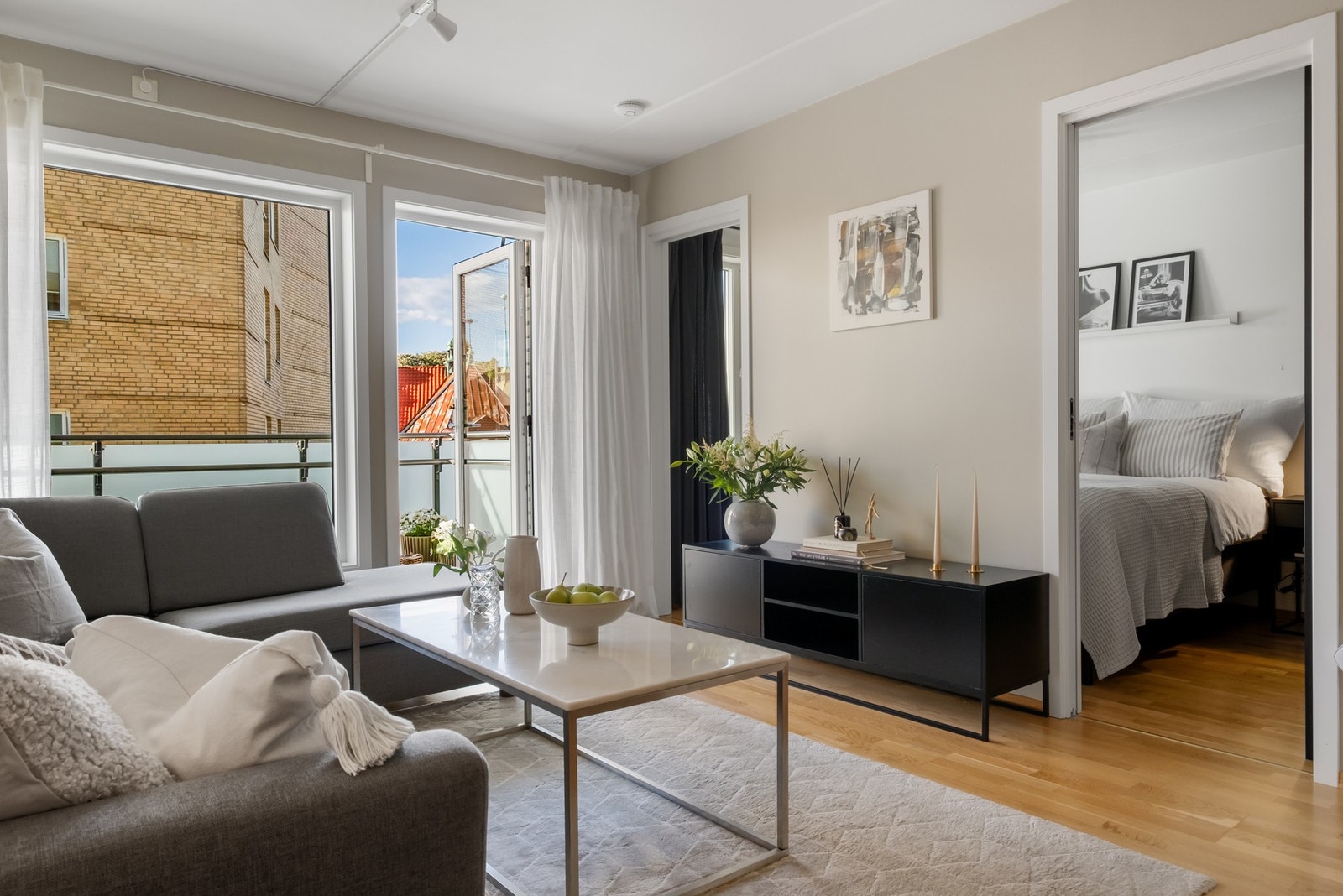 Leiligheten ligger fint til i byggets 2. etasje med heisadkomst. Galleribilde