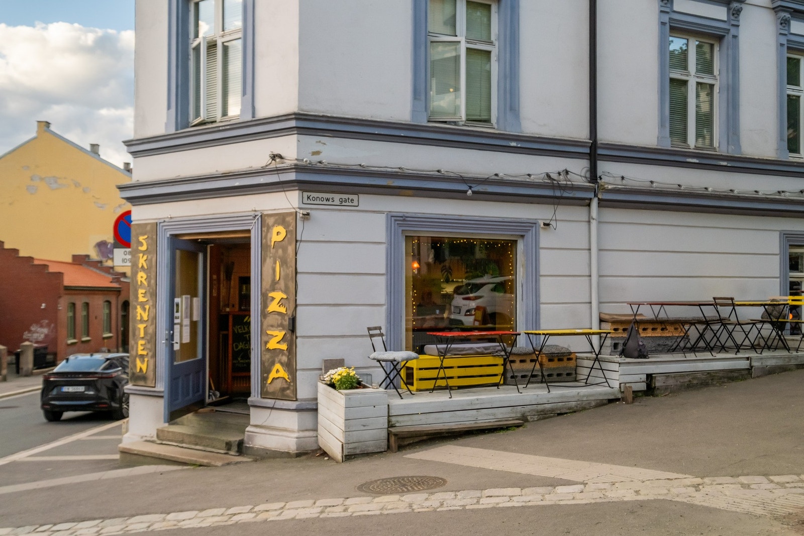 Nabolagspizza nytes ved Skrenten pizza rett utenfor døren. Galleribilde