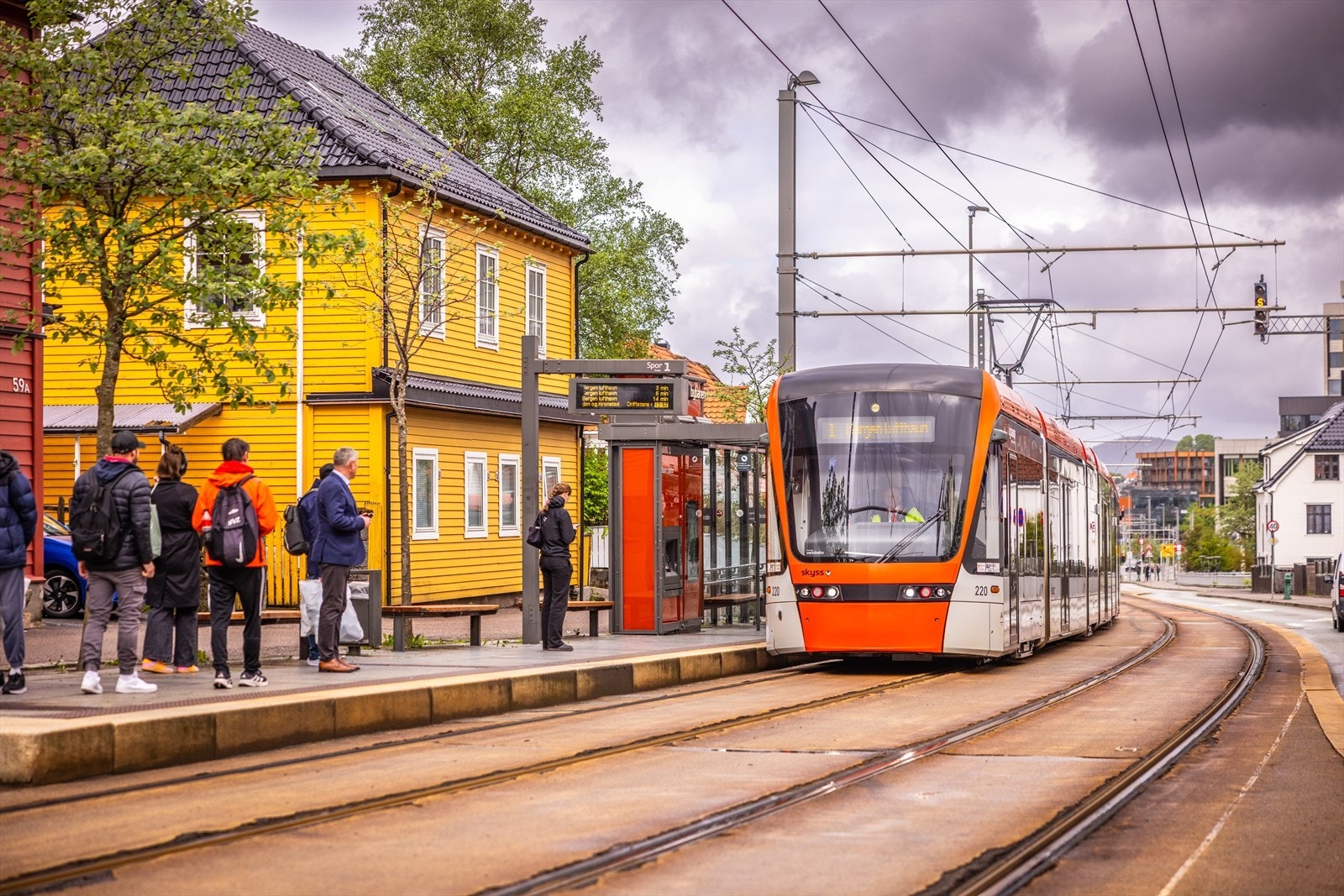 Bybanestoppet ligger kun 30 sekunder gange unna. Galleribilde