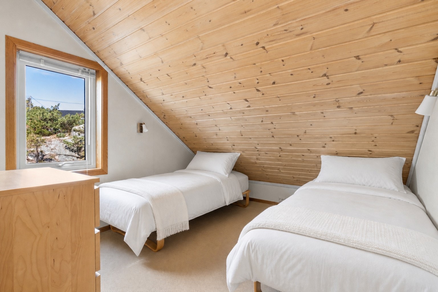 Soverom 2 av 2 på loft Galleribilde