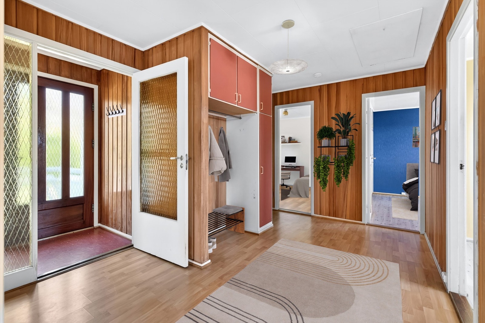 Velkommen inn! Romslig gang med god møbleringsmuligheter. 3D møblert bilde. Galleribilde