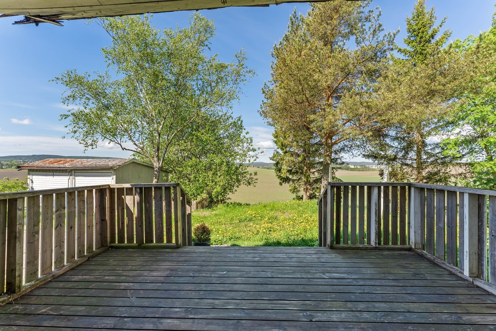 Fra stuen er det utgang til overbygget terrasse på 17 kvm. Galleribilde
