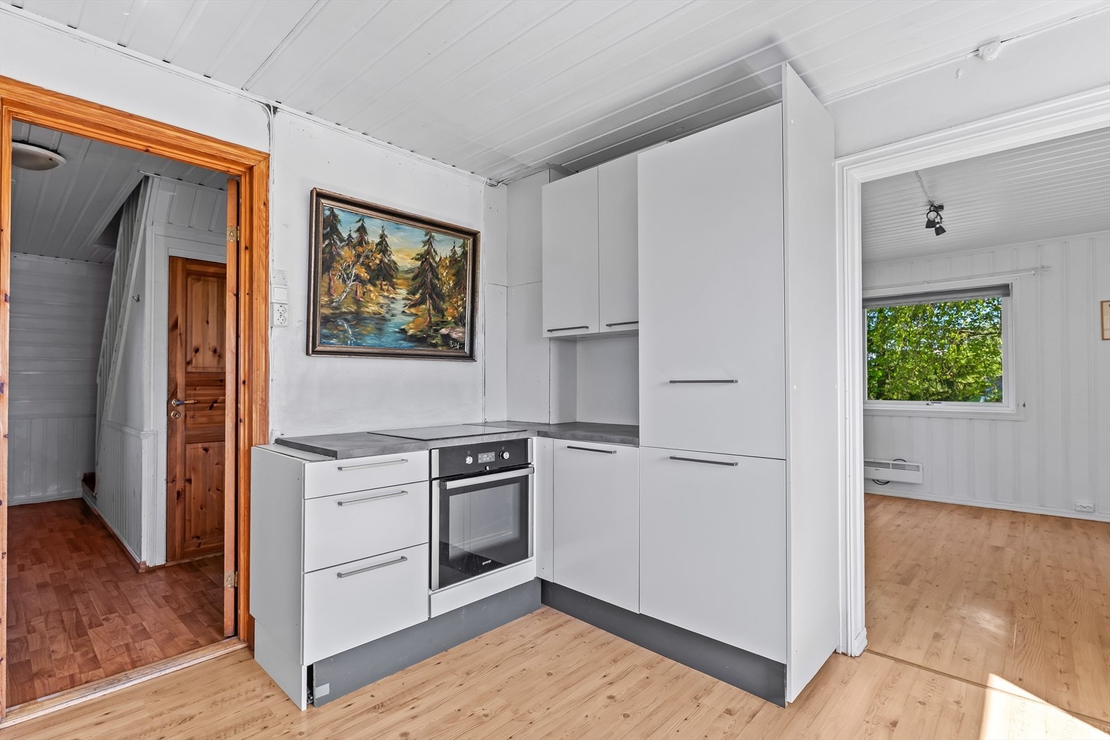 Det er adkomst fra gangen og videre inn til stuene. Galleribilde