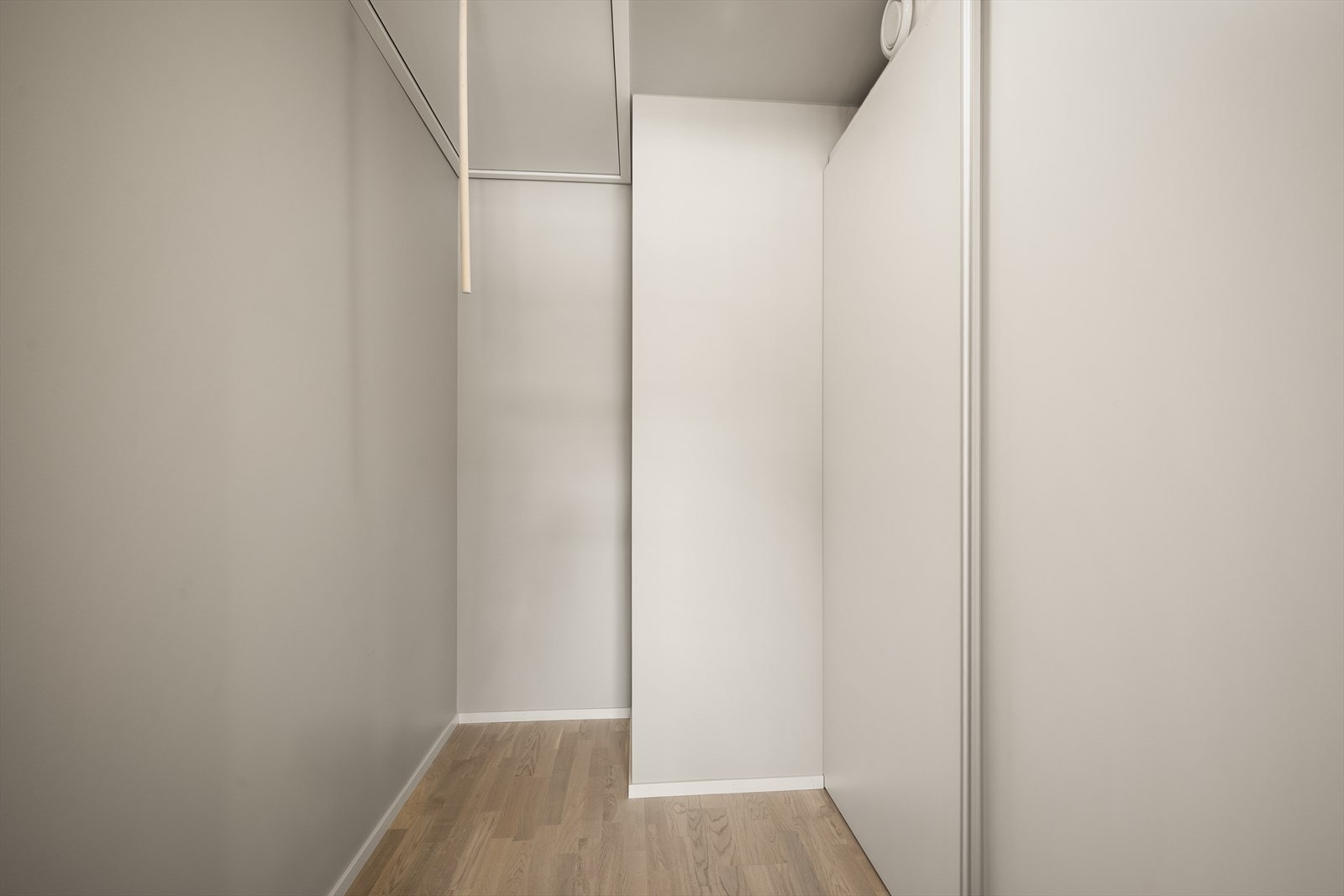 Romslig innvendig bod eller teknisk rom. Galleribilde