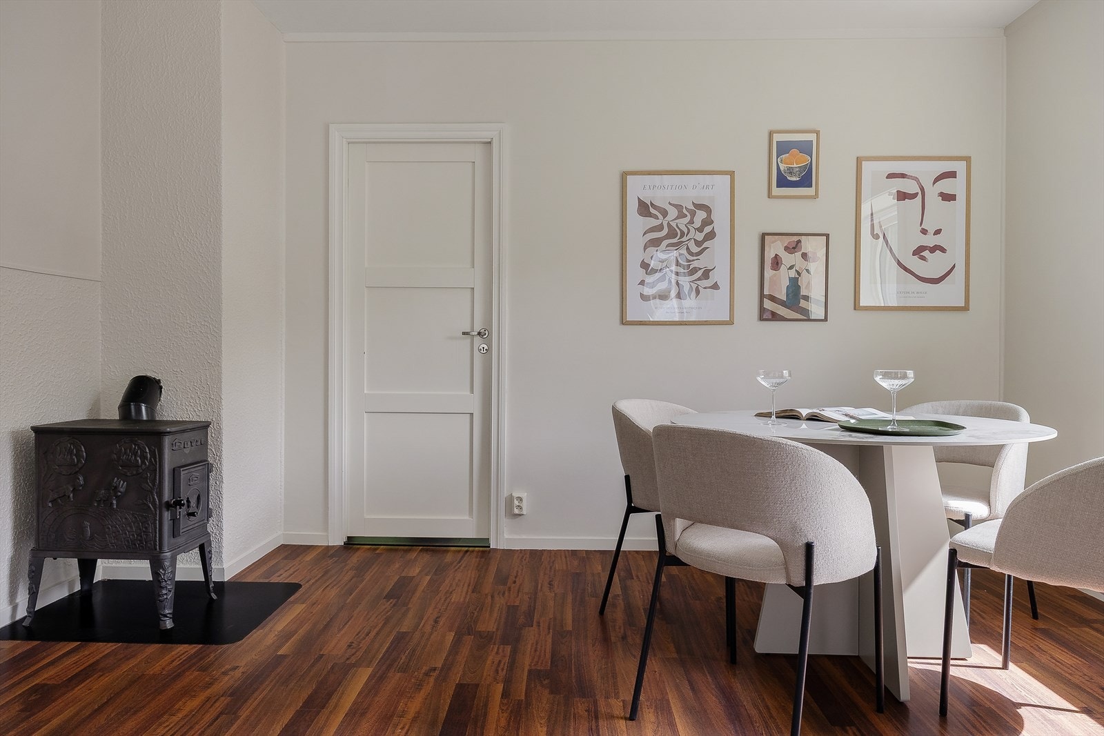 En vedovn i stuen gir en ekstra, lun varmekilde. Galleribilde