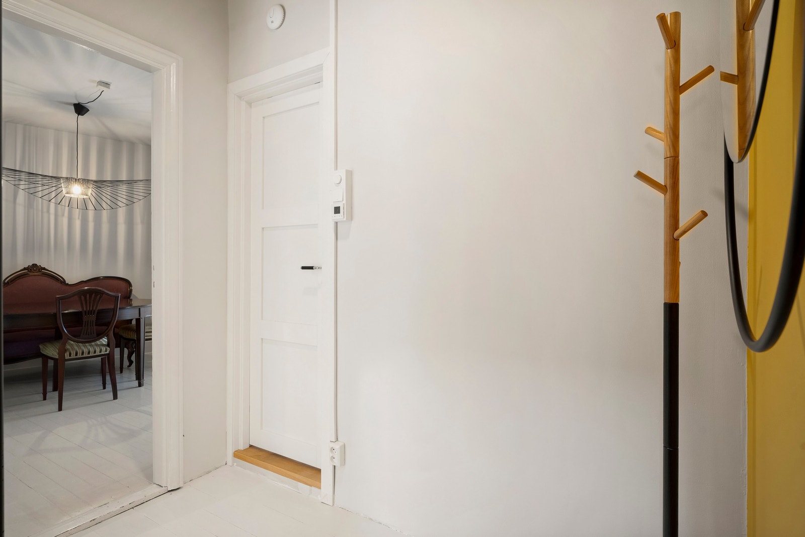 Innbydende entré med adkomst til bad. Galleribilde