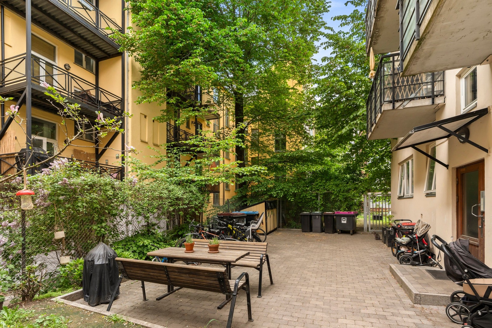 Pent opparbeidet bakgård til glede for alle beboere. Galleribilde