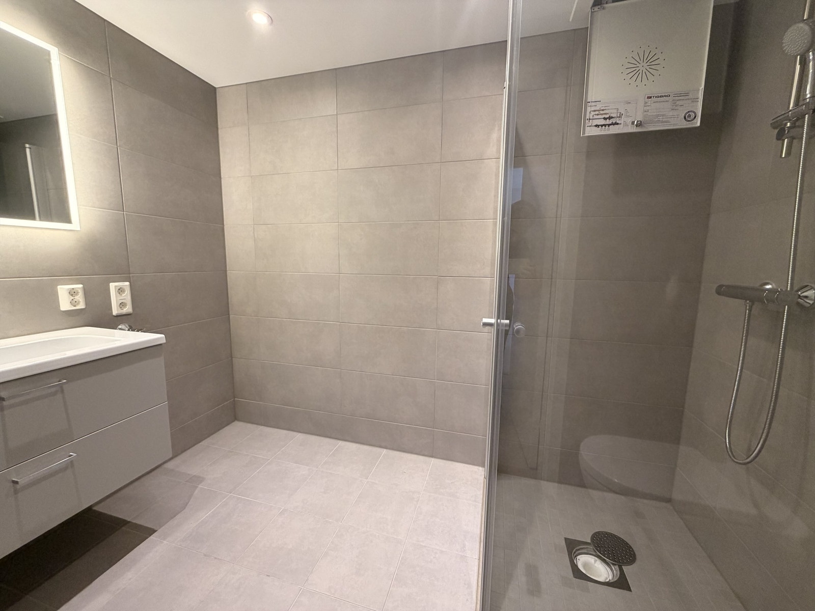 På badet har du opplegg for vaskemaskin. Galleribilde