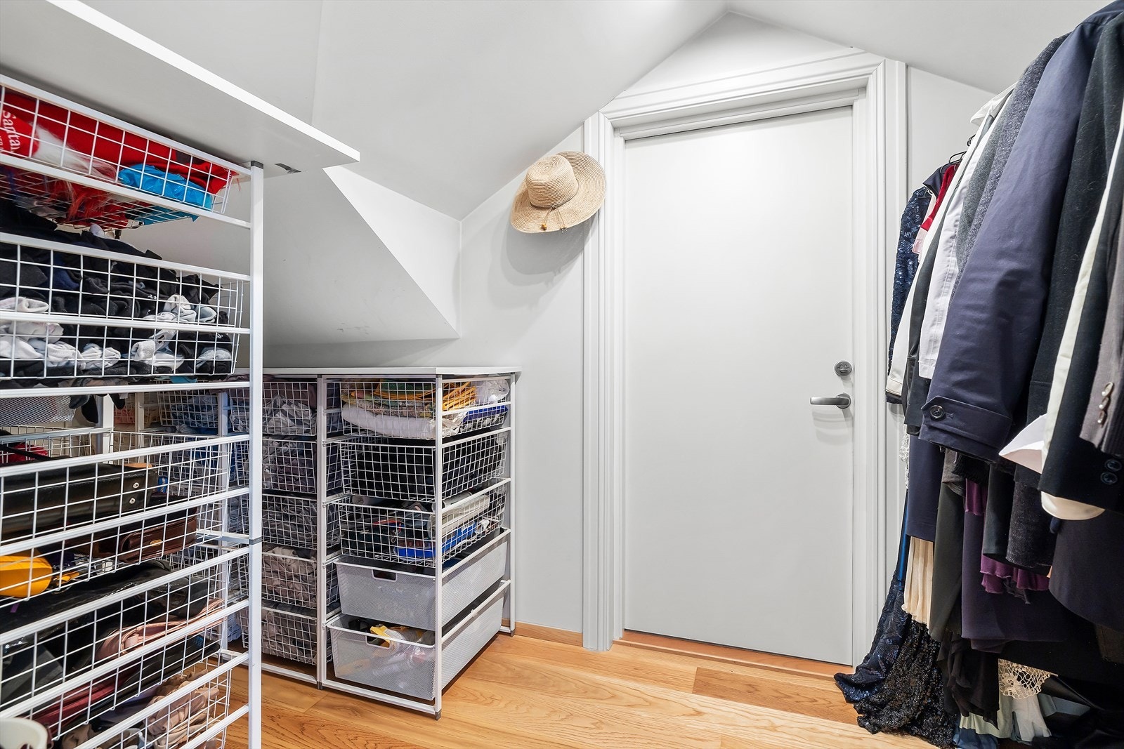 Et rom som er nå brukt som en walk-in closet. Galleribilde