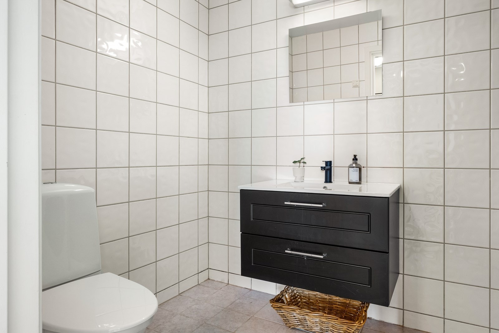 Flislagt baderrom med varme i gulv. Galleribilde