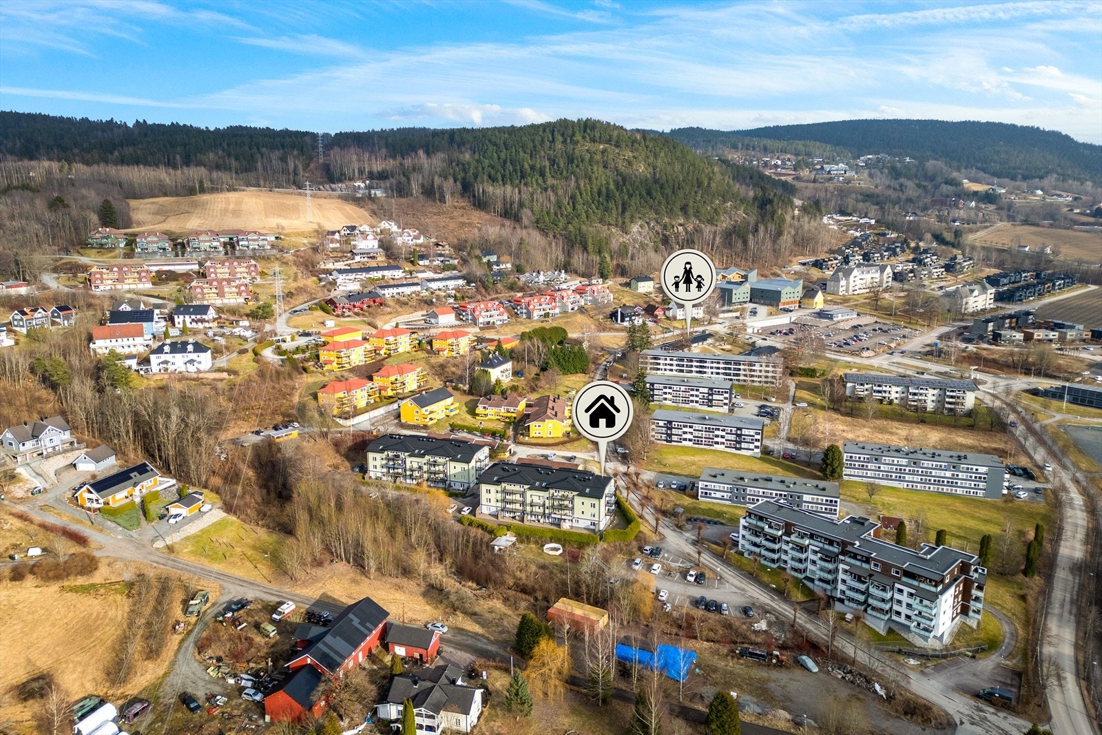 Det er kort vei til skog og marka via Fosskollen og ellers fine turmuligheter i området med bl.a. den nedlagte jernbanetraseen mellom Drammen og Spikkestad. Galleribilde