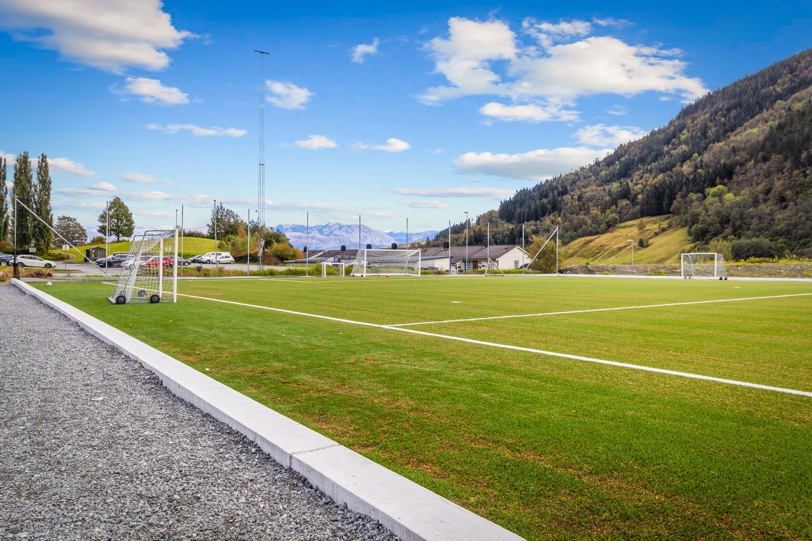Fotballbane i nærområdet. Galleribilde