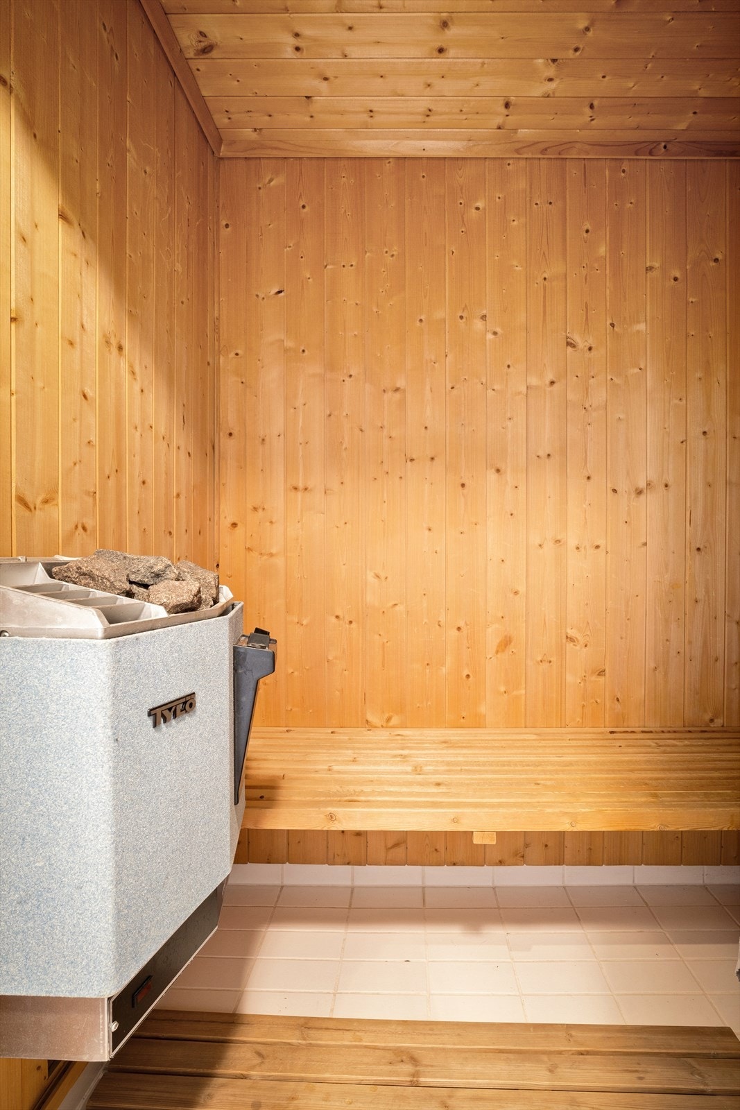 Egen badstu på badet. Galleribilde