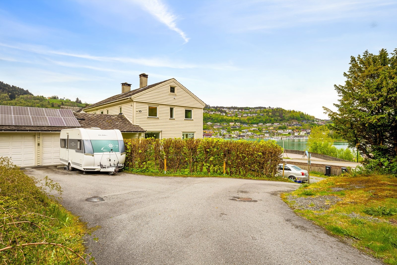 Leiligheten har tikomst via privat vei. Galleribilde