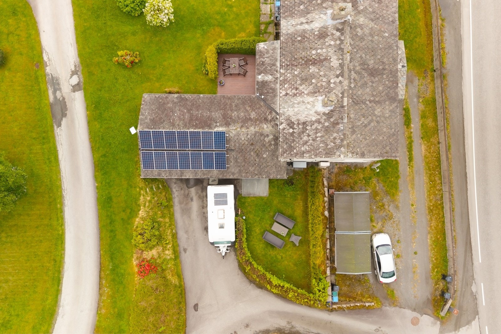 Solceller generer godt med strøm. Allerede 23. April betalte selger kun 8kr for strøm den dagen. Galleribilde