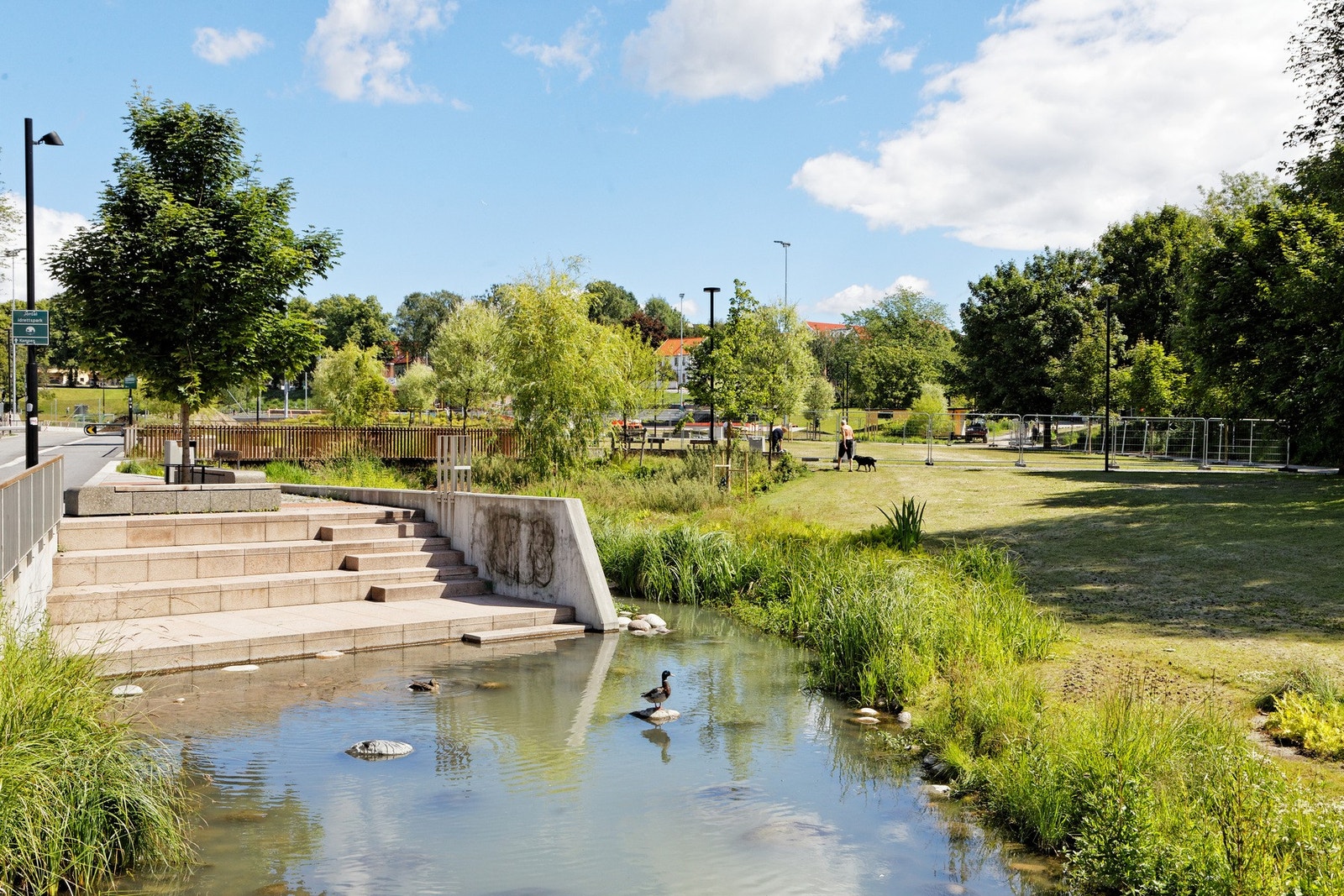 I tillegg til nærheten til det urbane, har også Jordal-området og Klosterenga park blitt oppgradert de siste årene, som er gode grøntområder rett rundt blokka. Galleribilde