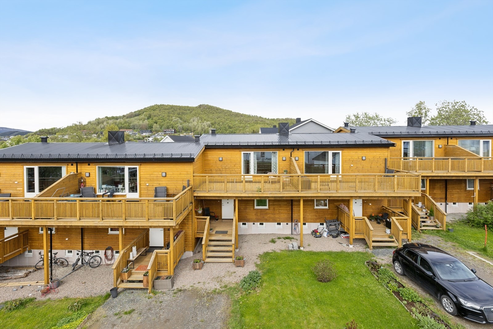 Fasade med romslige terrasser og gode solforhold Galleribilde