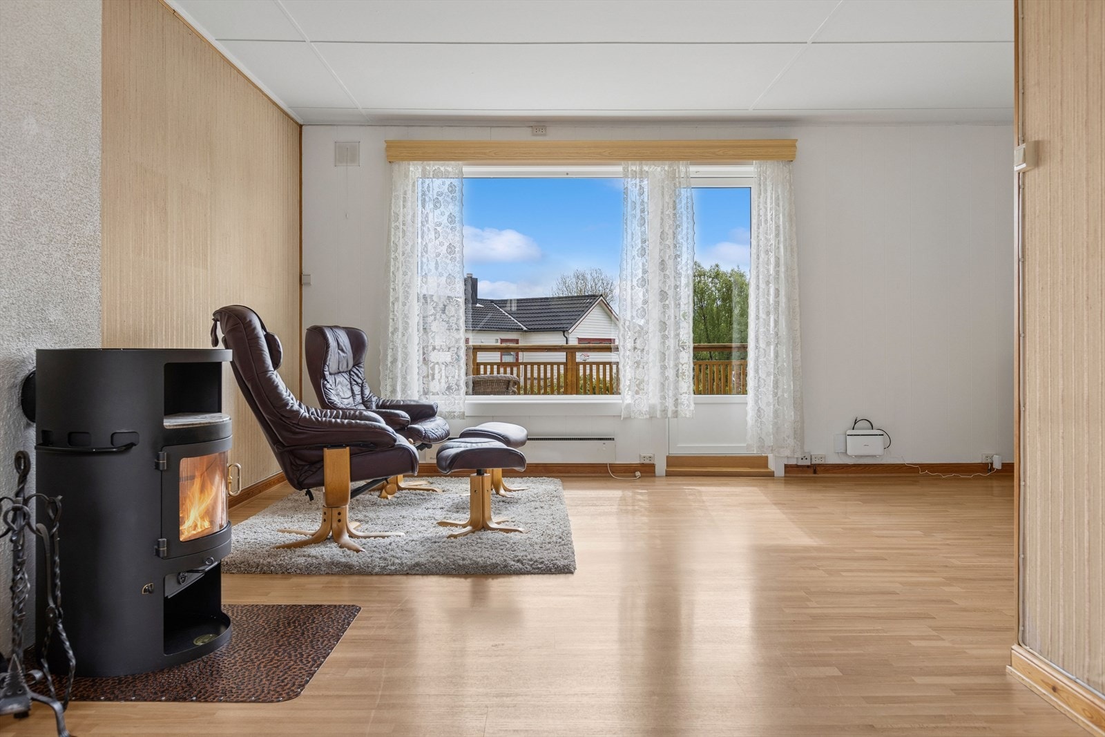 Fra stuen er det utgang til romslig balkong Galleribilde