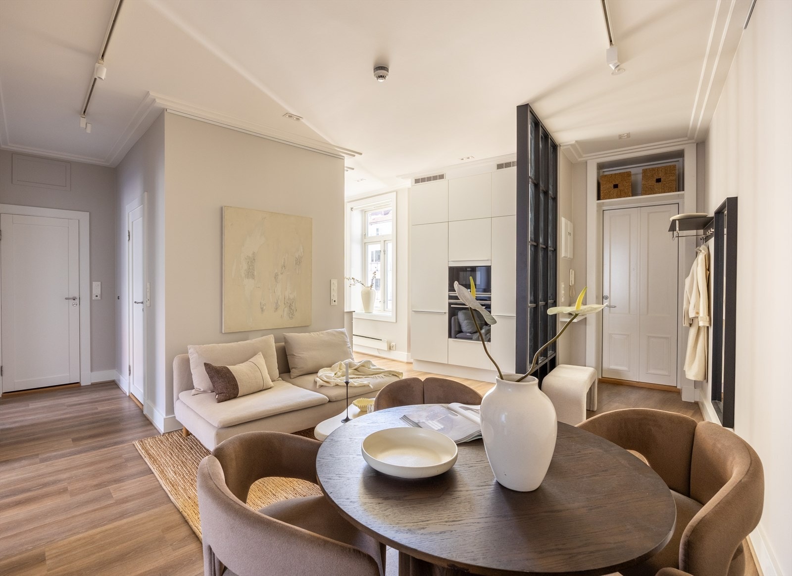 Dette er en 4-roms selveierleilighet med moderne standard. Galleribilde