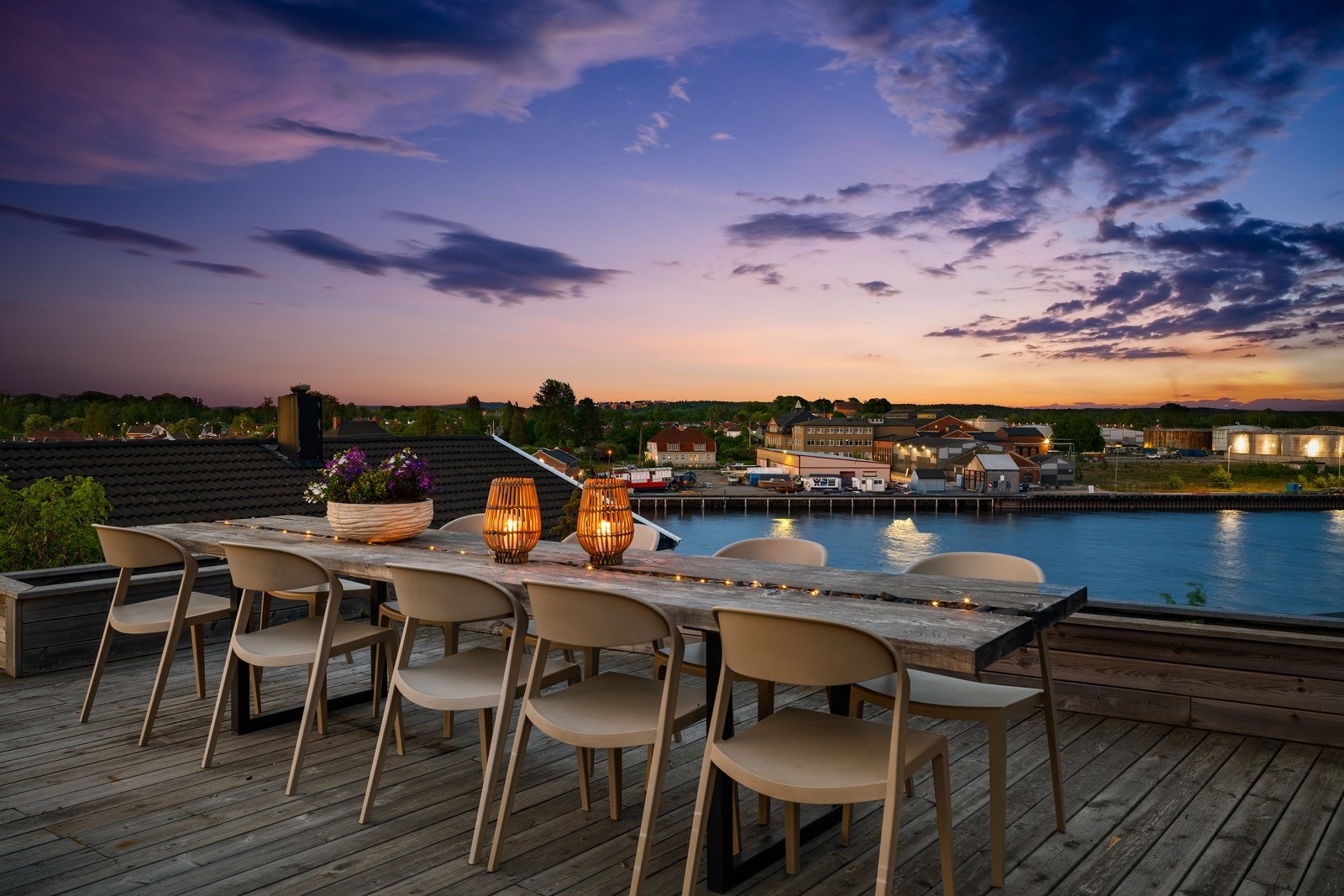 Fra den store terrassen har du utsikt mot deler av Vaterland. Her kan familie og venner samles til selskap. Galleribilde