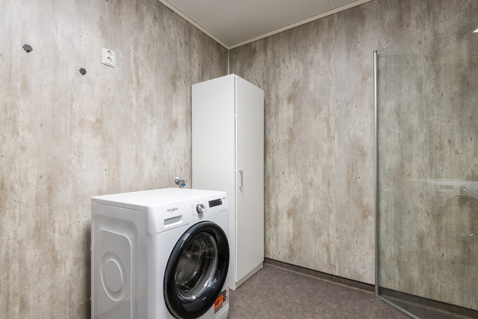 Det er tilrettelagt med opplegg for vaskemaskin på badet. Galleribilde