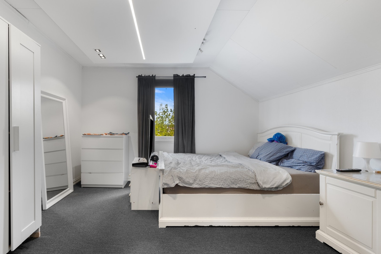 Lyst og fint soverom Galleribilde