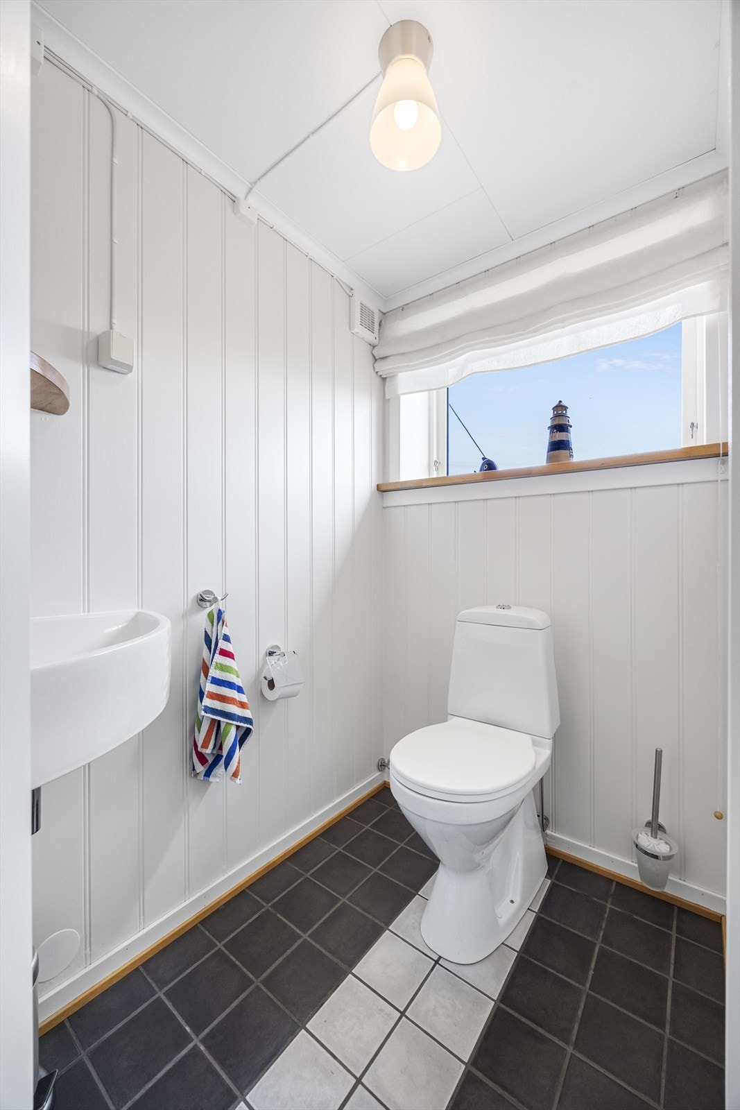 Toalettrom i underetasjen. Galleribilde