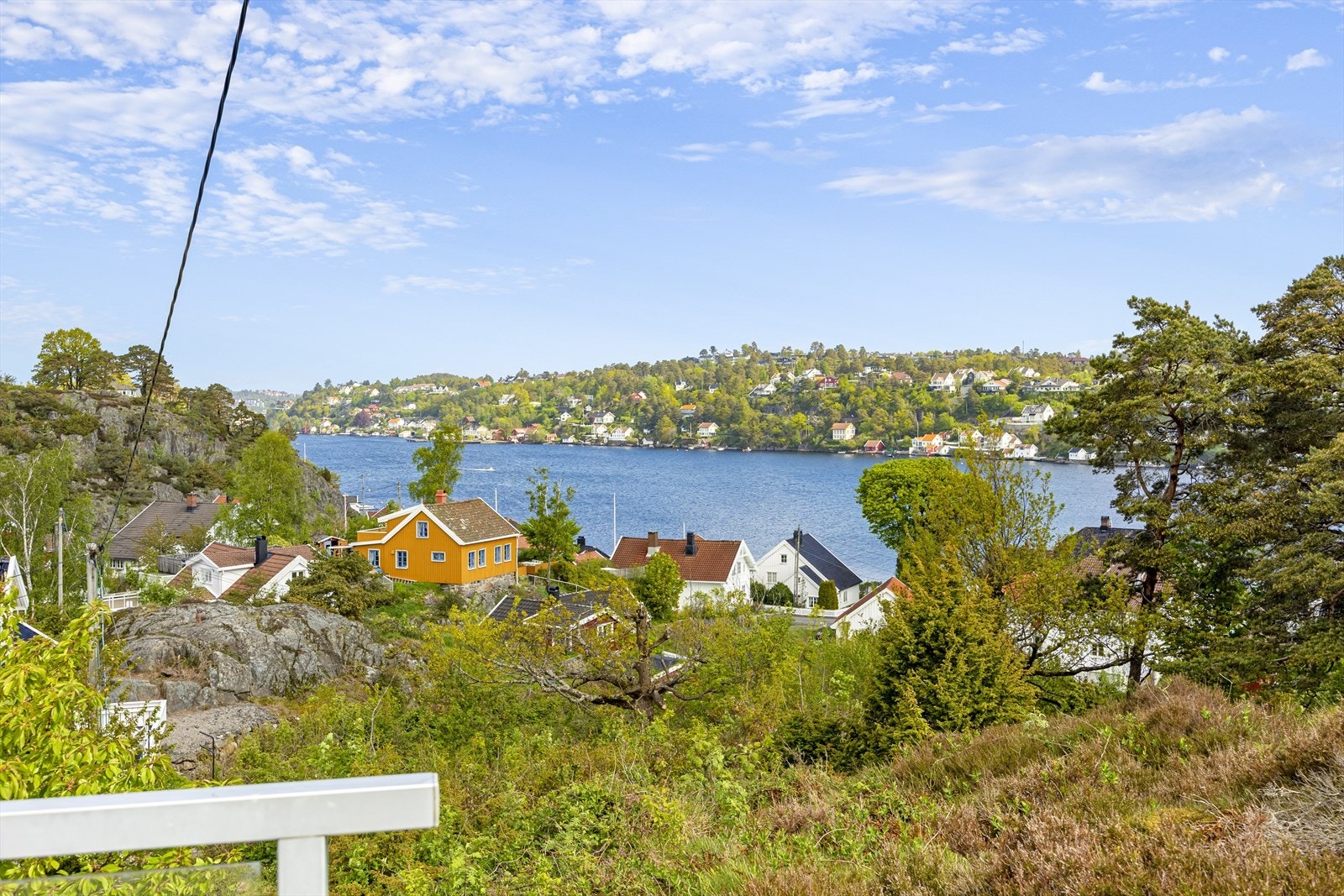 Flott utsikt mot Galtesund og innseilingen til Arendal. Galleribilde