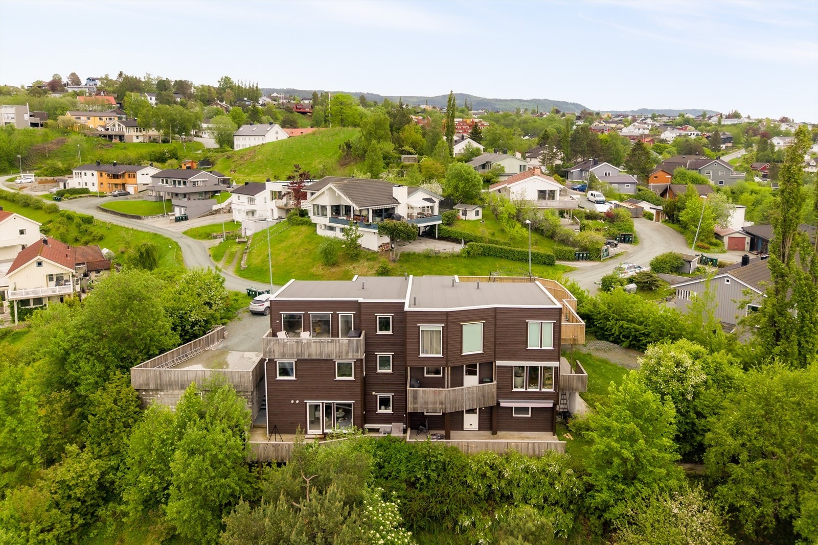 Boligen har en attraktiv beliggenhet i et familievennlig og populært området. Galleribilde